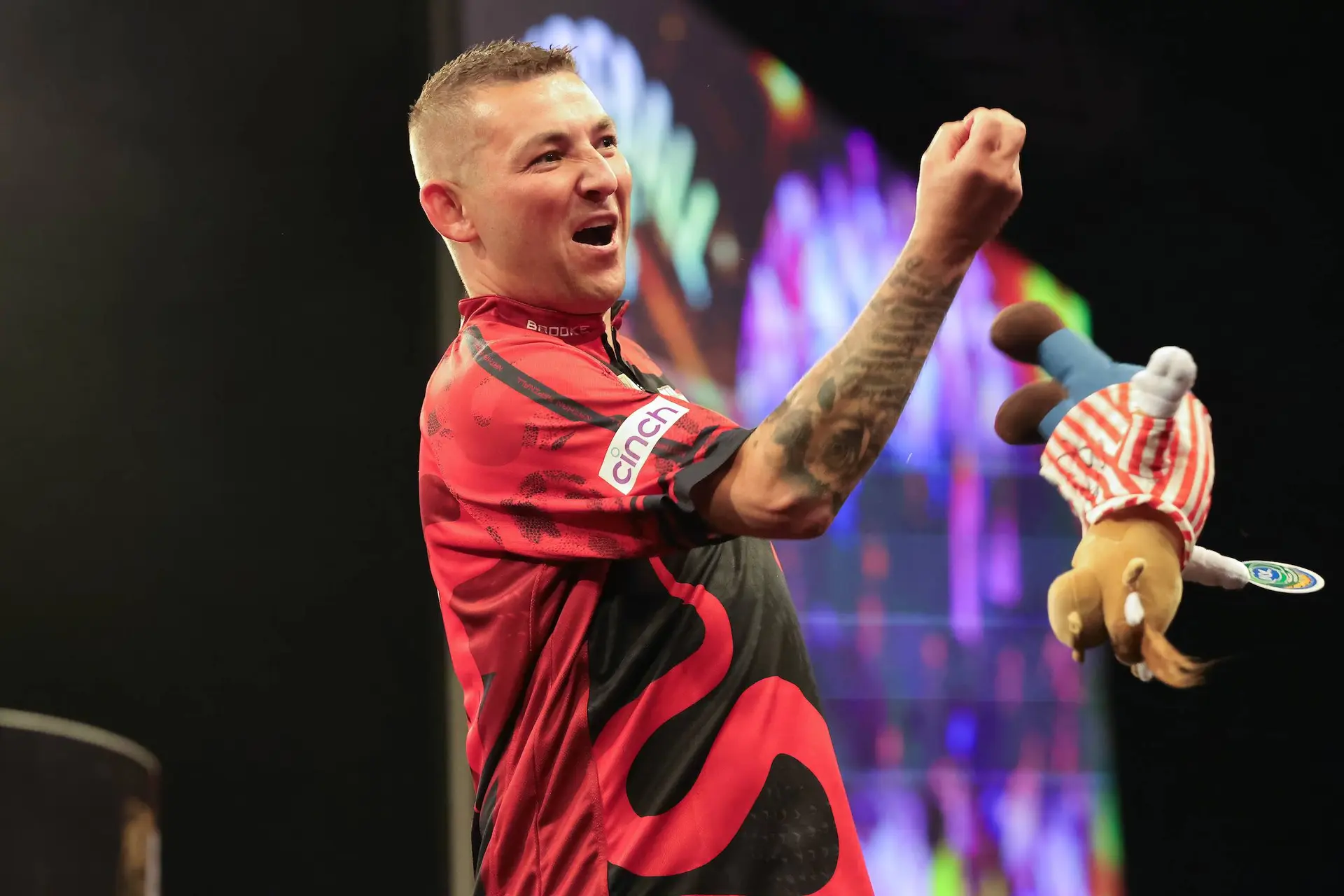 Nathan Aspinall zet record aantal 180-ers neer in eerste ronde US Darts Masters