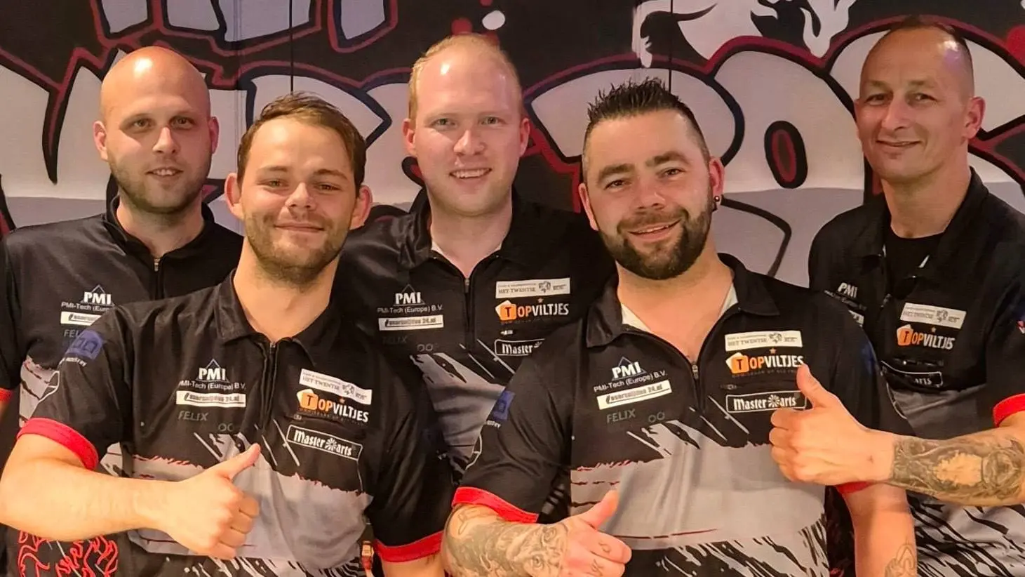 SuperLeague Darts: Twentse Ros kroont zich tot kampioen, titelstrijd Hoofdklasse opengebroken