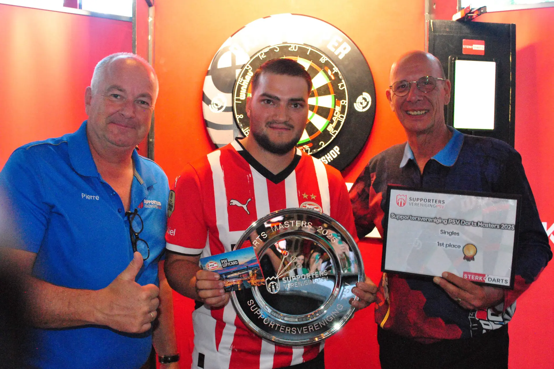 Stef van Zundert prolongeert titel bij PSV Darts Masters 2025 in Philips Stadion
