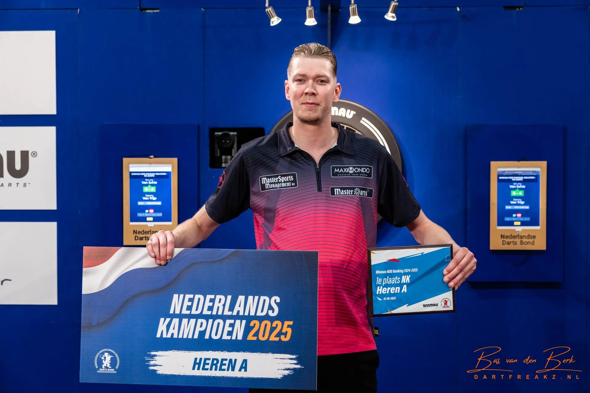 Van Schie, Van Leuven en Van Dijk kronen zich tot kampioenen op het NK Darts 2025