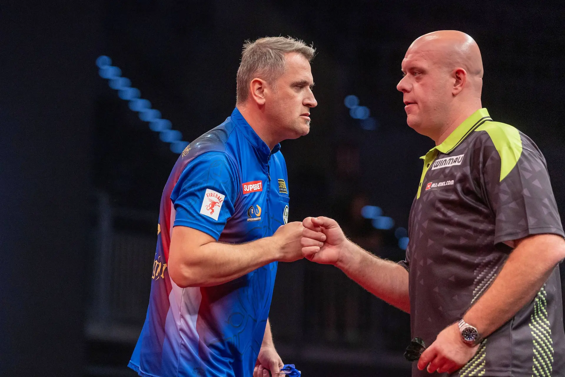 Van Gerwen sleept zich moeizaam langs Ljubić bij rentree in Polen "zelfs onder moeilijke omstandigheden kun je nog goed darten."