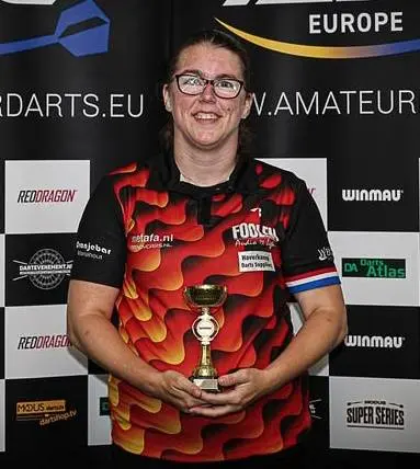 Lincy Gloudemans zegeviert tijdens Winmau Benelux Trophy in Kortrijk
