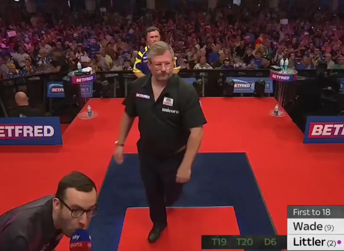 James Wade haalt deze slimme actie uit tijdens de finale en het werkt nog ook