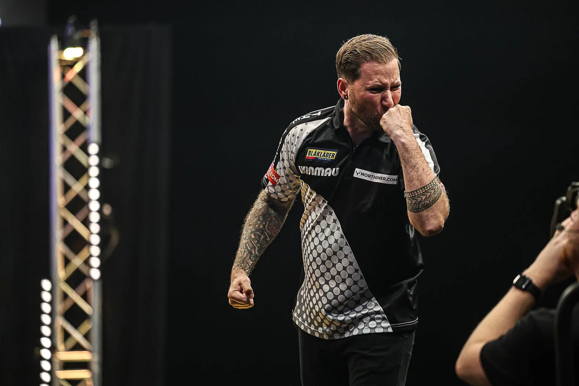 Danny Noppert gooit vijfde 9-darter op de ProTour in Hildesheim