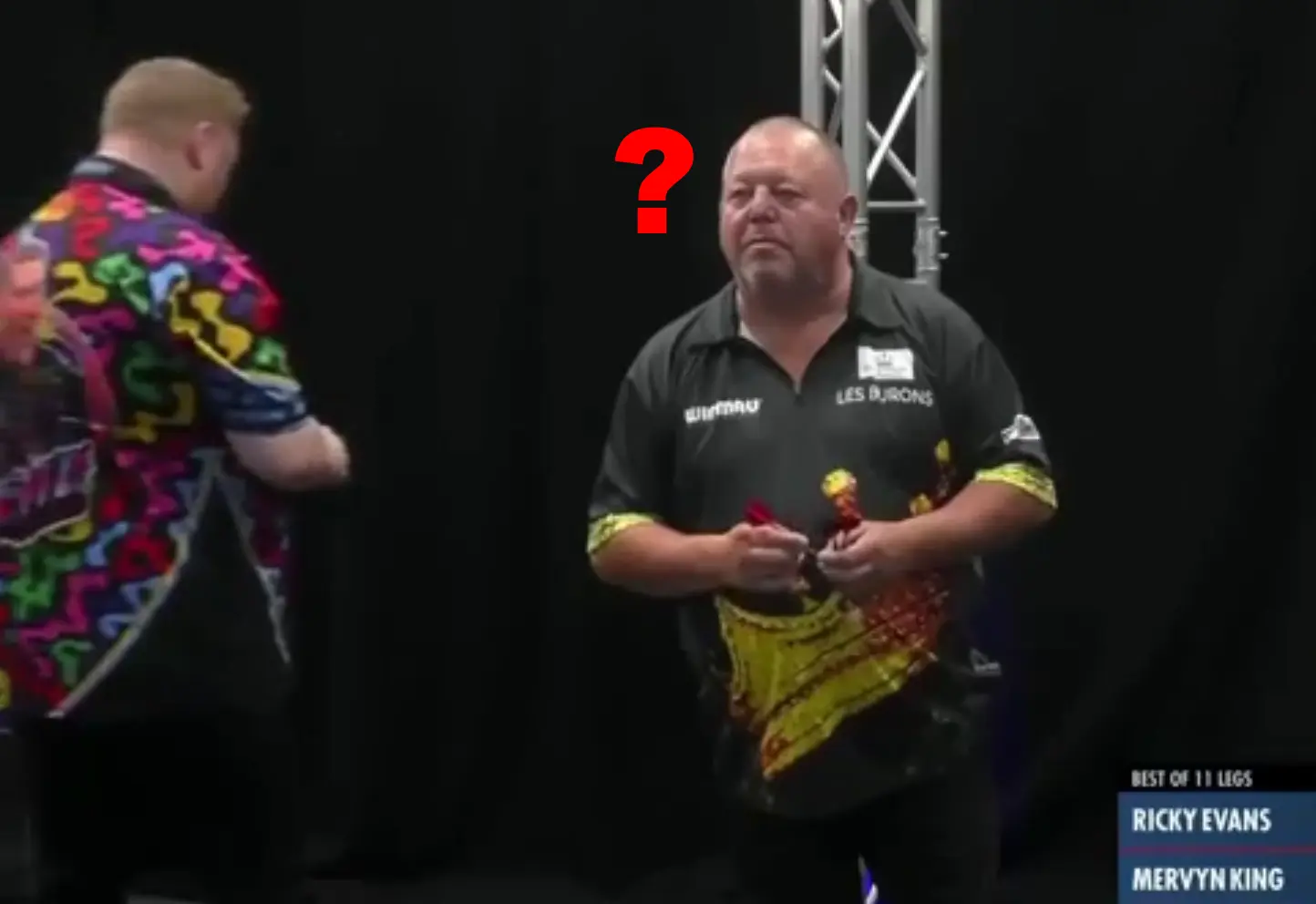Komisch moment tussen Ricky Evans en Mervyn King op de Players Championship