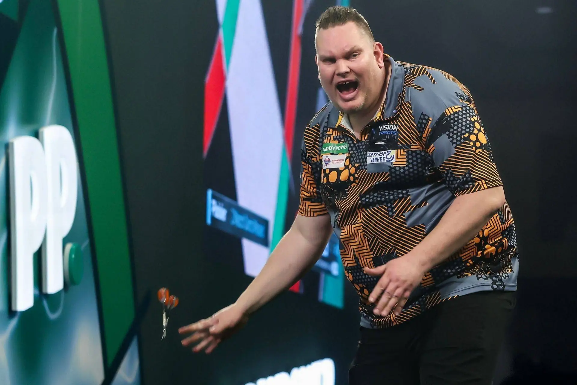 ‘Ik stond te trillen als een aardbeving’, Plaisier stunt met 3-0 zege op topfavoriet Gerwyn Price