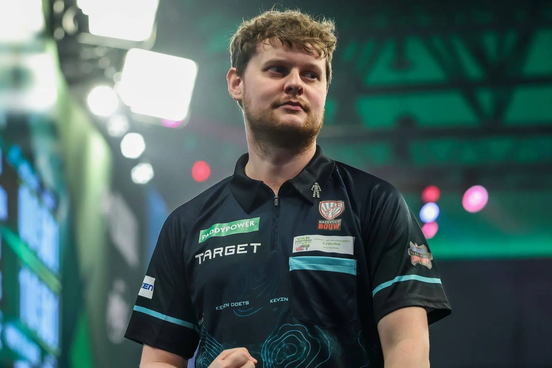 WK Darts Dag 16: Doets stunt in thriller met uitschakeling Aspinall en Manby stuurt Evans naar huis