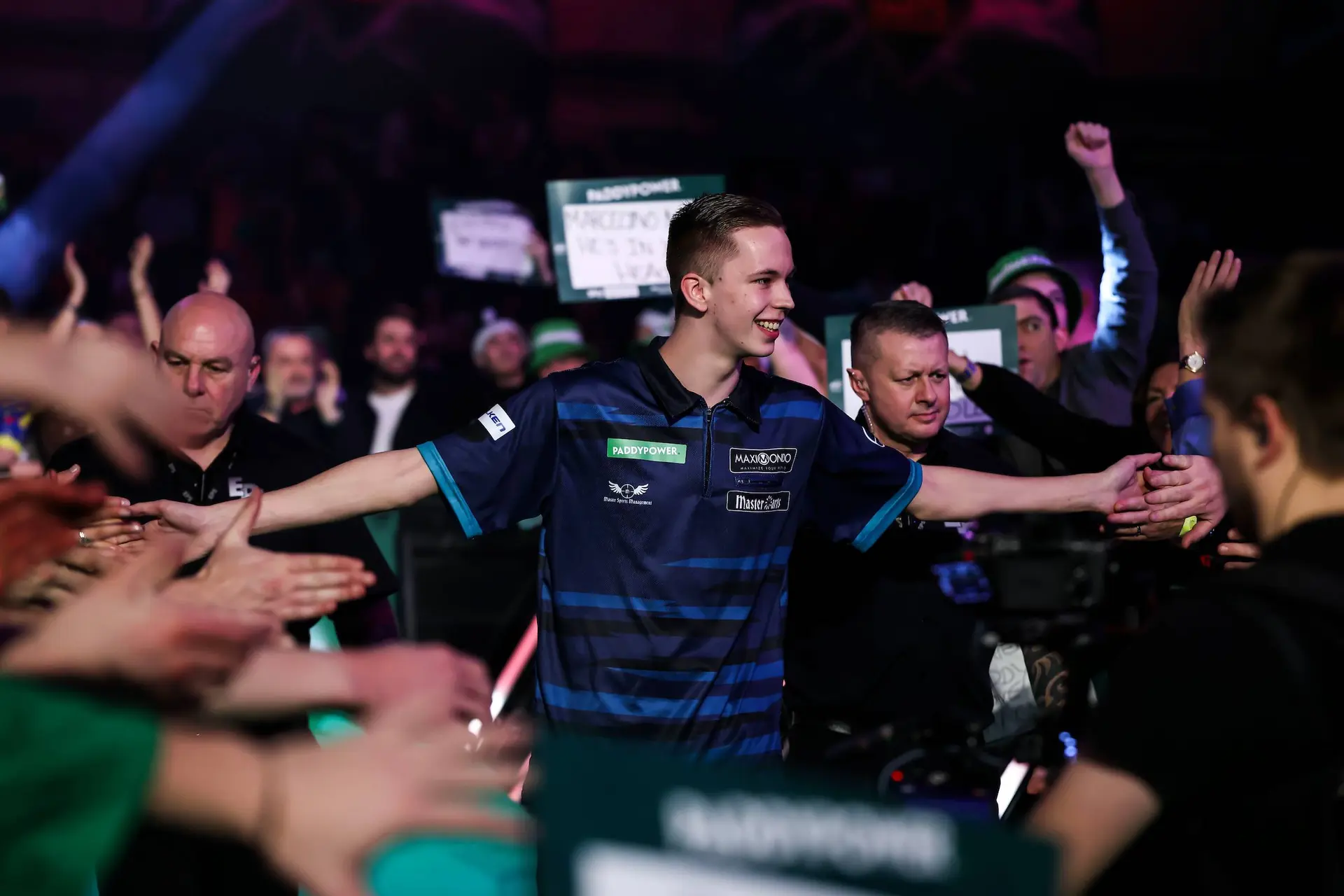 Jamai van den Herik gooit 9-darter bij Winmau World Masters-kwalificatie, maar mist hoofdtoernooi