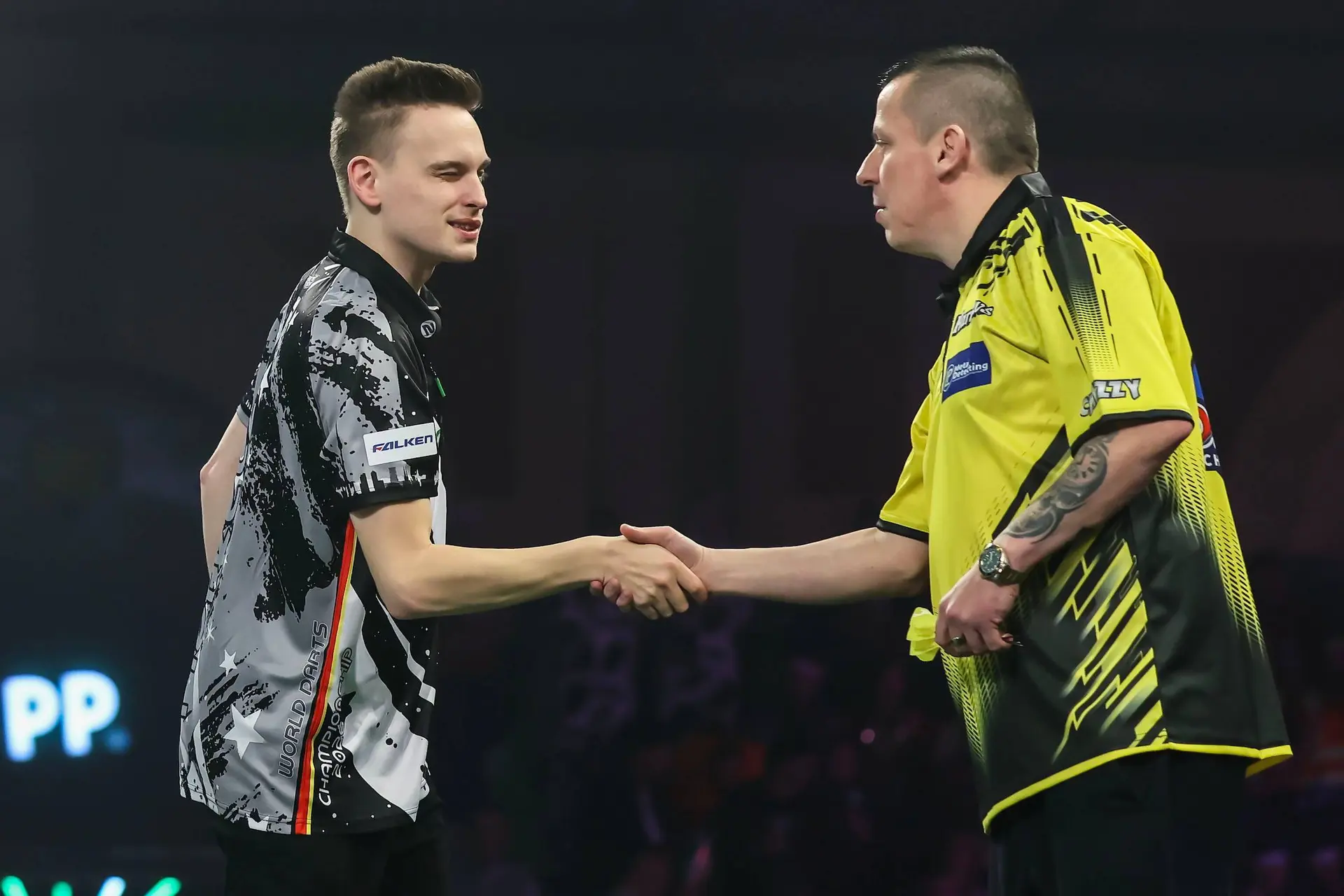 Searle, Harrysson en Pietreczko door, Van Duijvenbode eruit op dramatische middag in Ally Pally