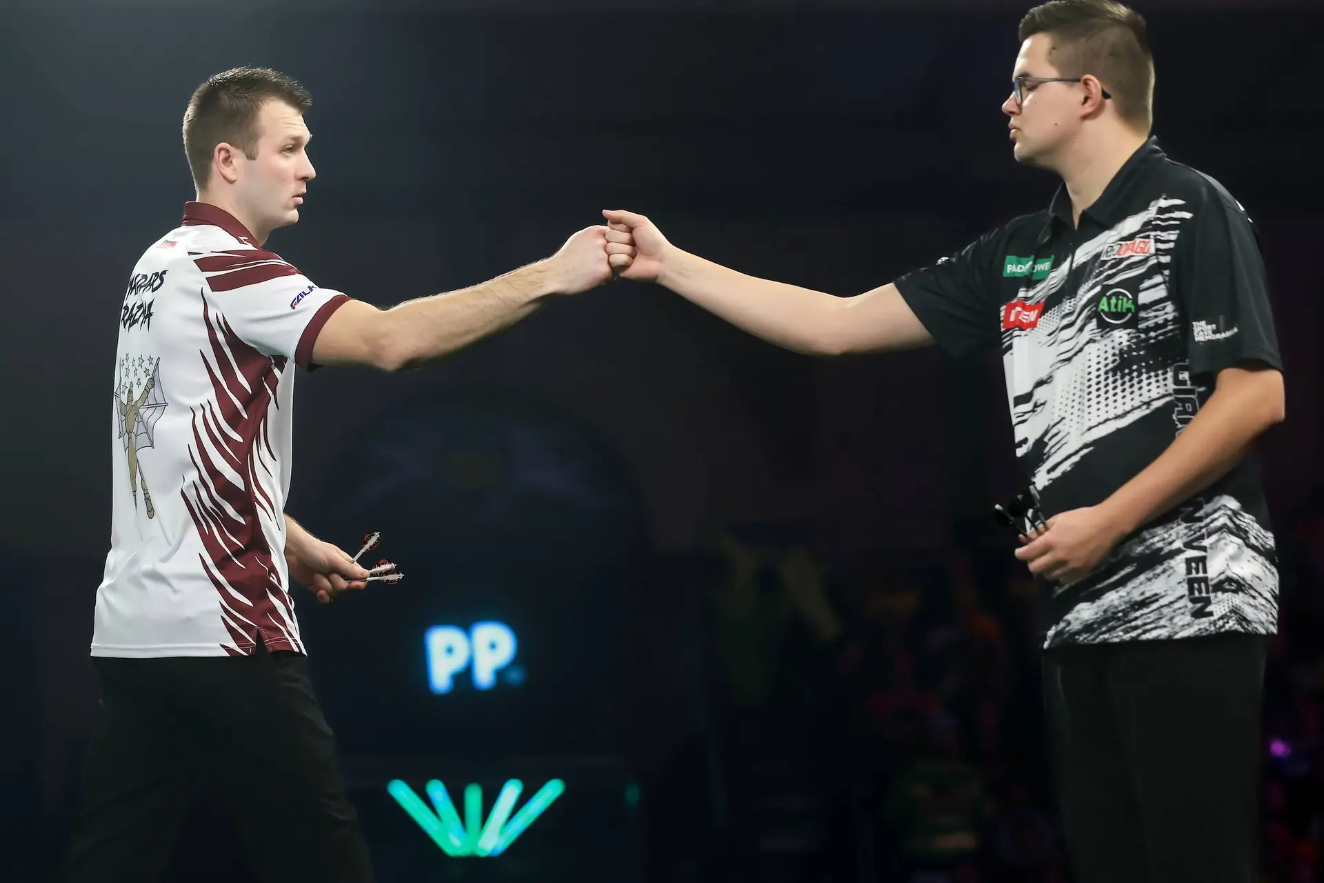 🔴 [LIVE] Van Veen opent Hollandse avond met zege, Van Gerwen later in actie op WK darts