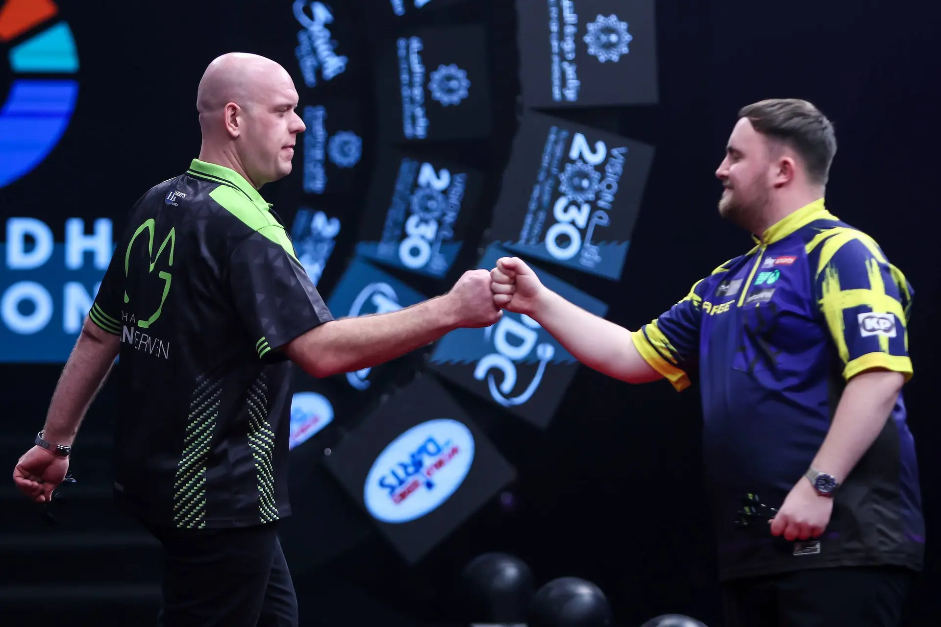 Michael van Gerwen en Gian van Veen profiteren nu Luke Littler ontbreekt, ook Doets en De Decker schuiven op