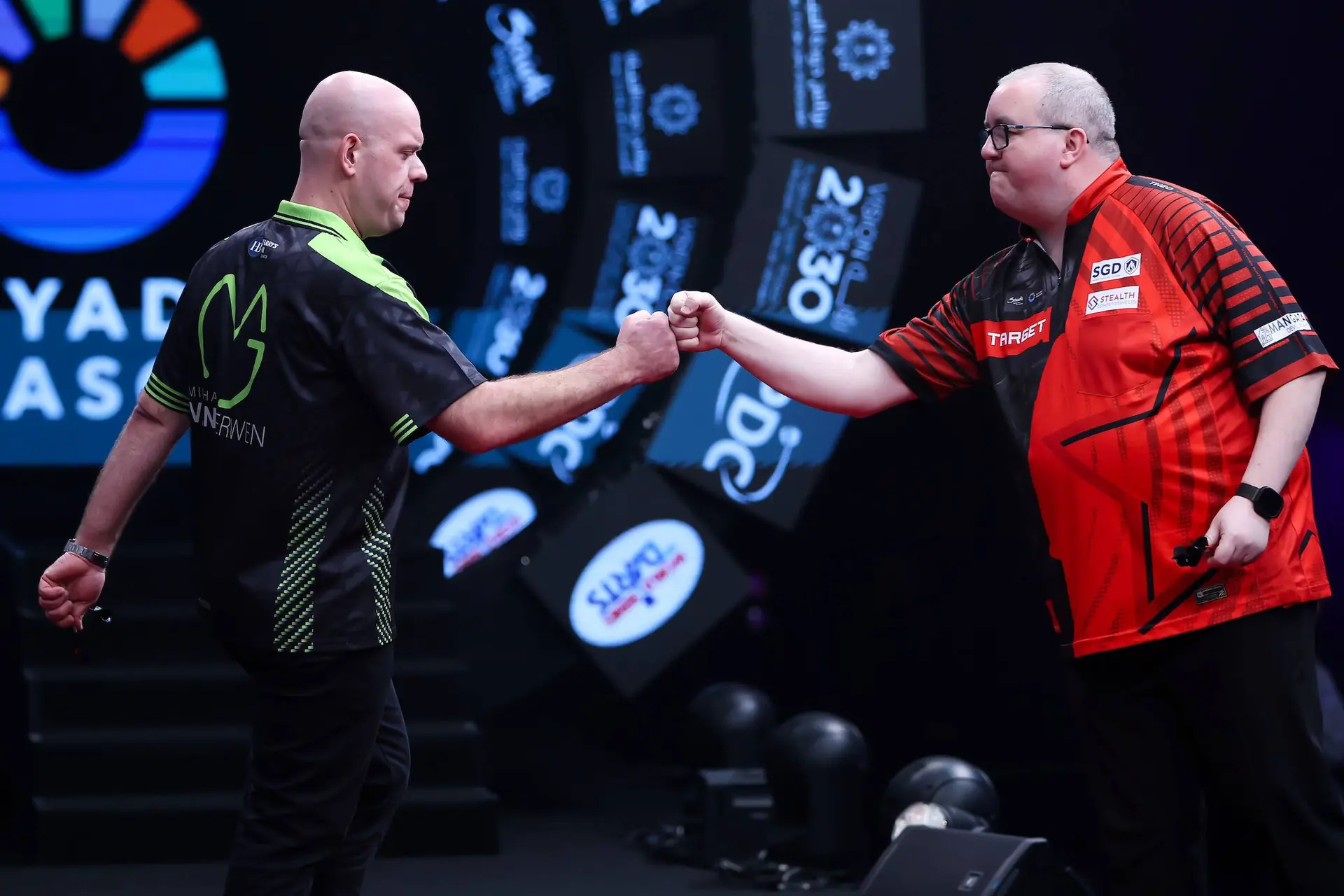 Michael van Gerwen overleeft matig openingsduel in Riyadh na duel vol breaks