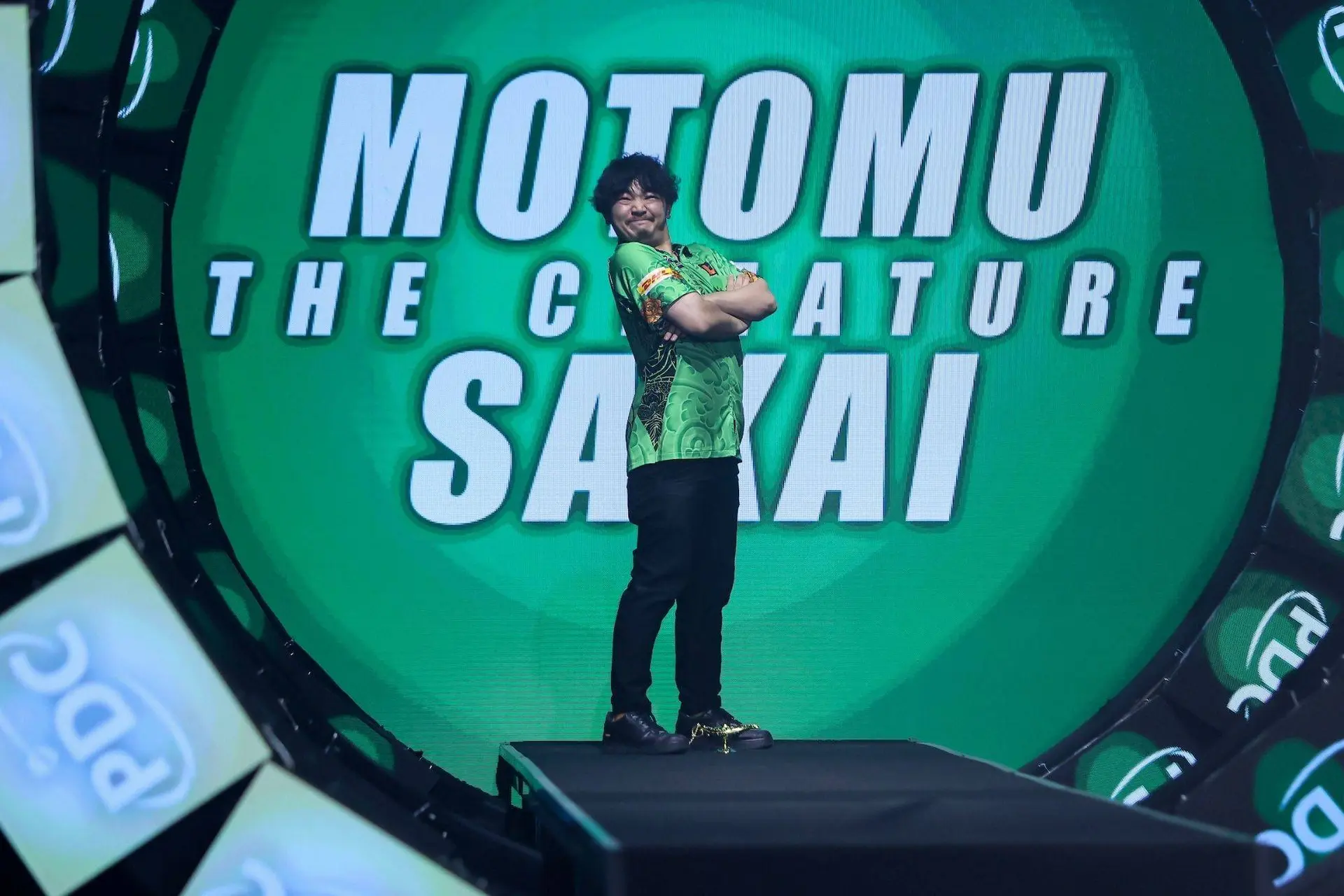 [VIDEO] Motomu Sakai steelt de show met ‘Aladdin’-opkomst: Japanse vrolijkheid in Riyadh