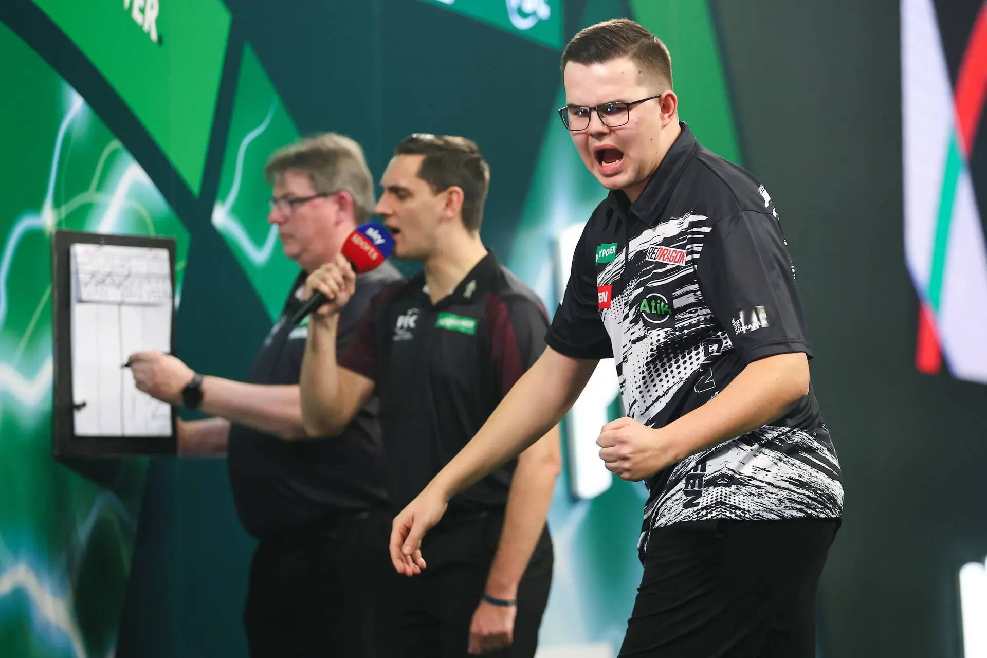 Littler en Van Veen naar halve finales WK Darts: Nederlander nu nummer 3 van de wereld