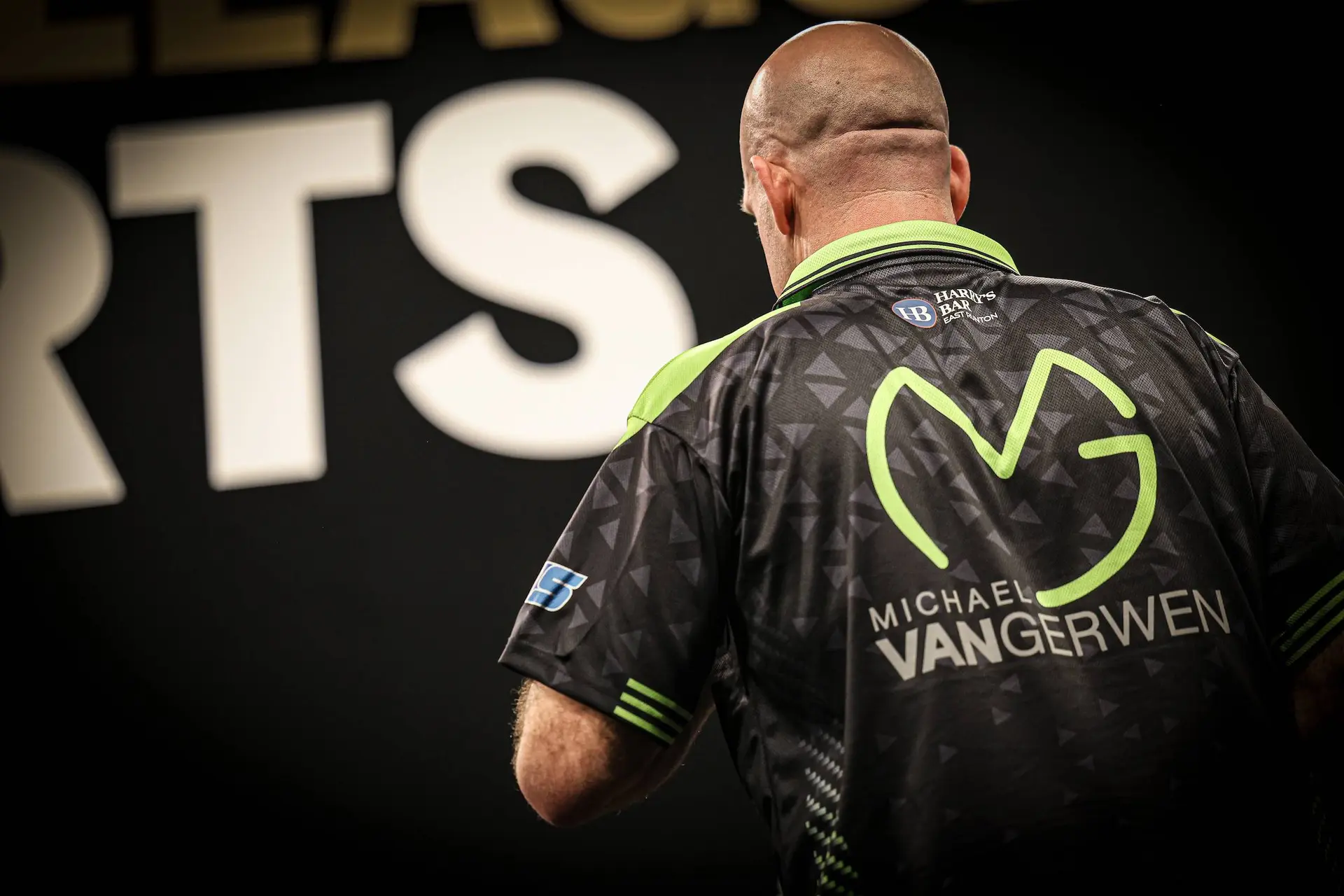 Kim Huybrechts steelt show op zaterdagavond in Riesa, ook Van Gerwen en Van Veen door