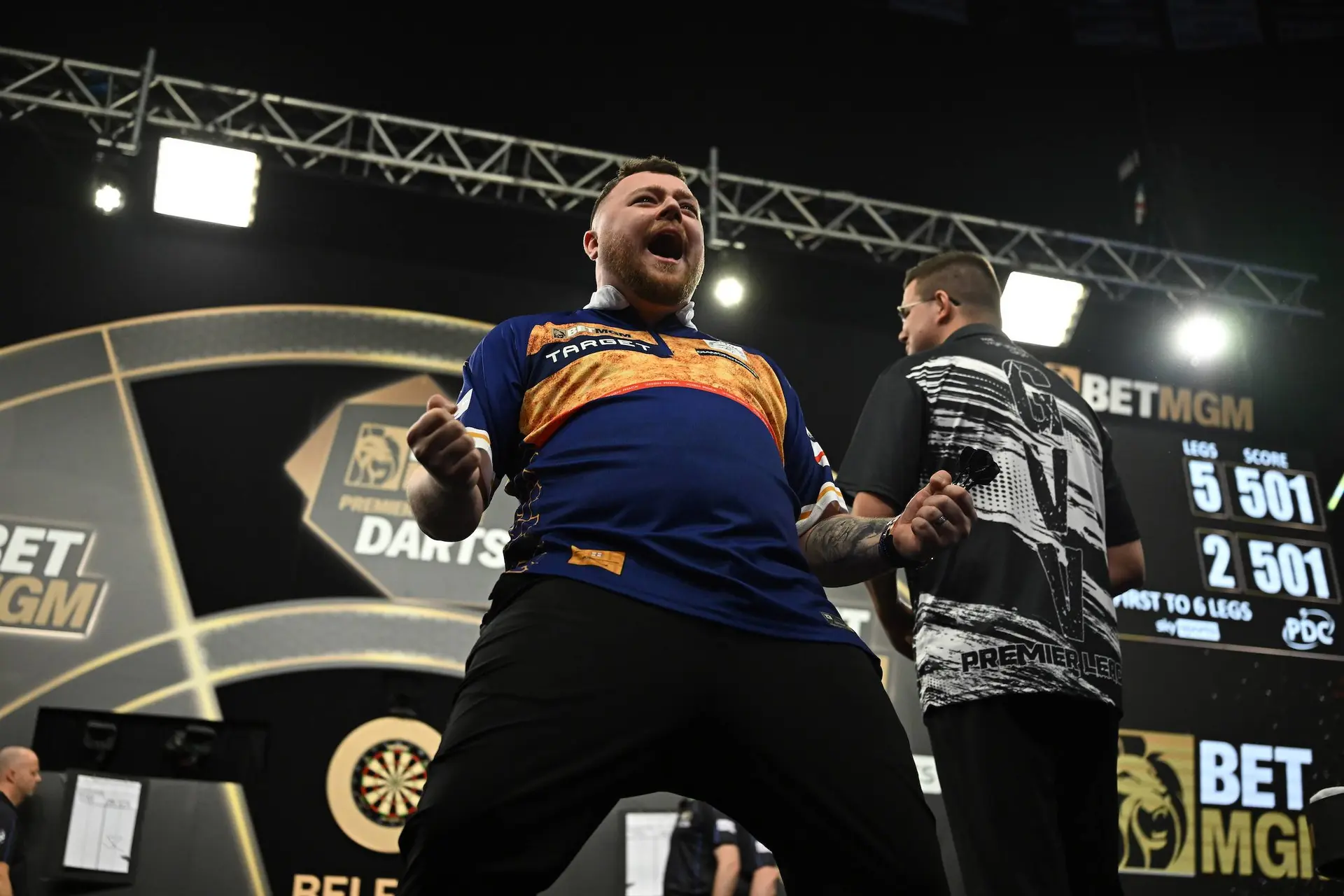 Josh Rock maakt droom waar met negendarter in Belfast, ondanks nederlaag