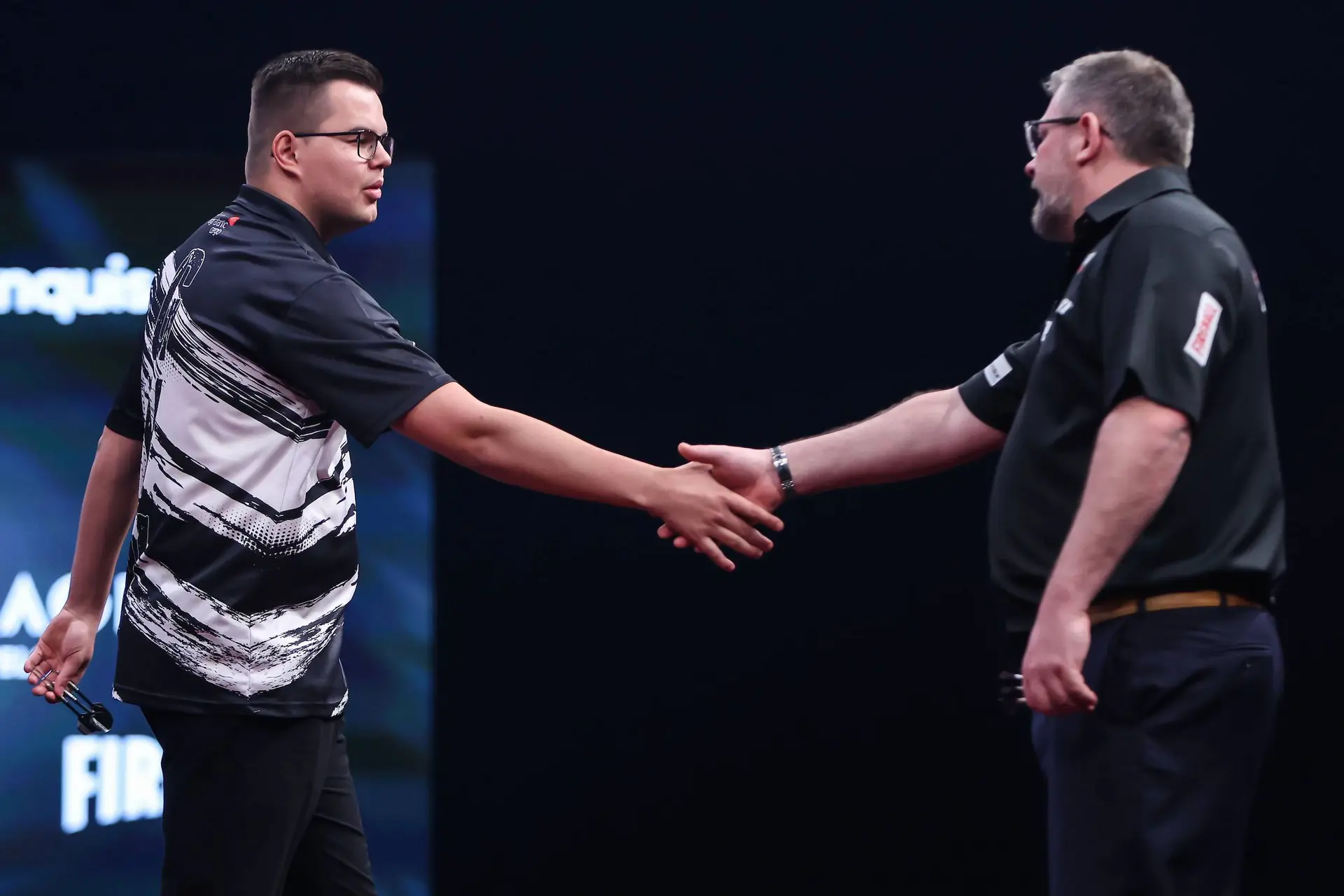 Programma vandaag: Van Veen treft ‘Mister Matchplay’ Wade: blijft Nederlandse droomfinale in Blackpool mogelijk?