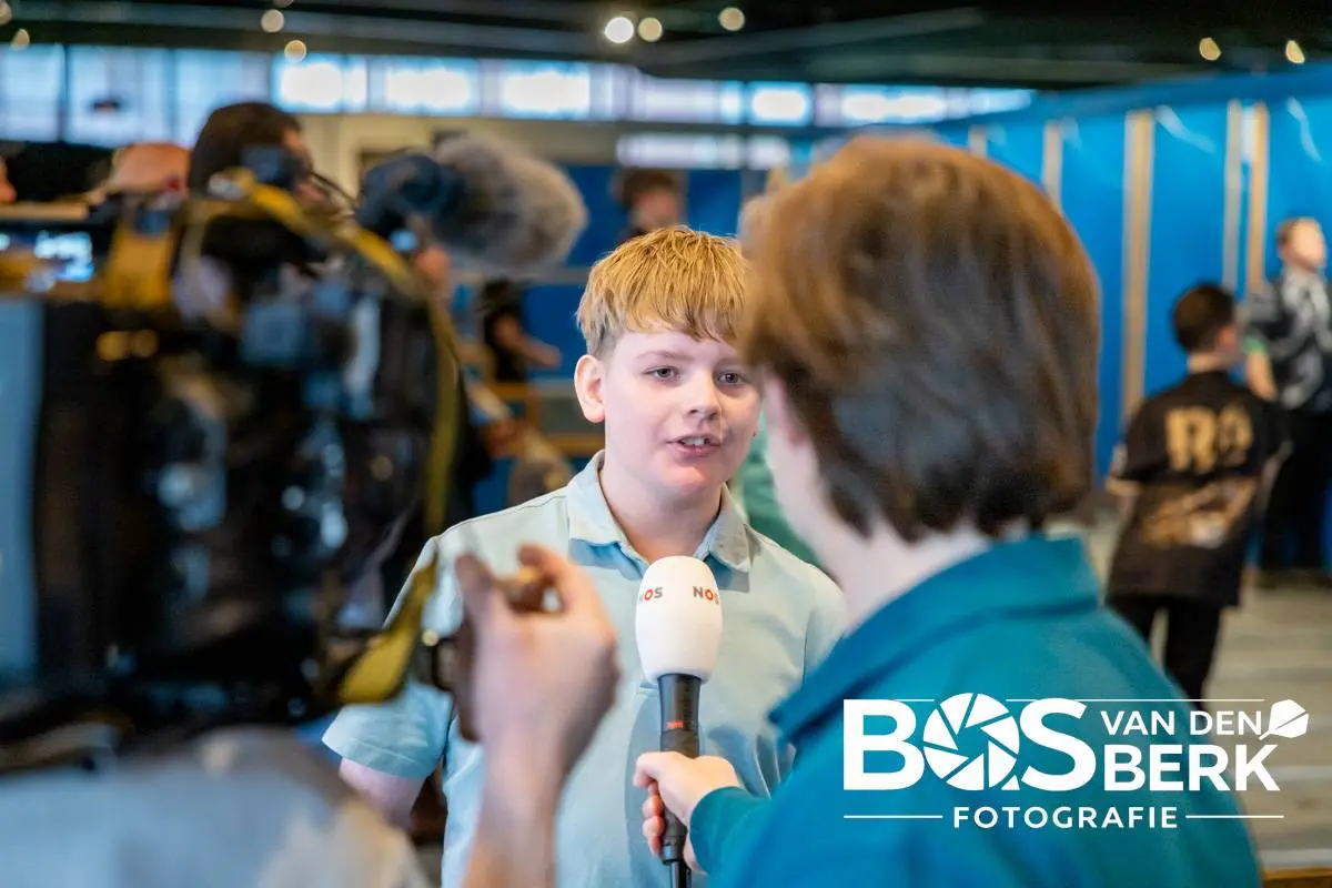 NOS Jeugdjournaal volgt jeugdige darters op Dutch Open: ‘Luke Littler-effect’ in Assen duidelijk voelbaar
