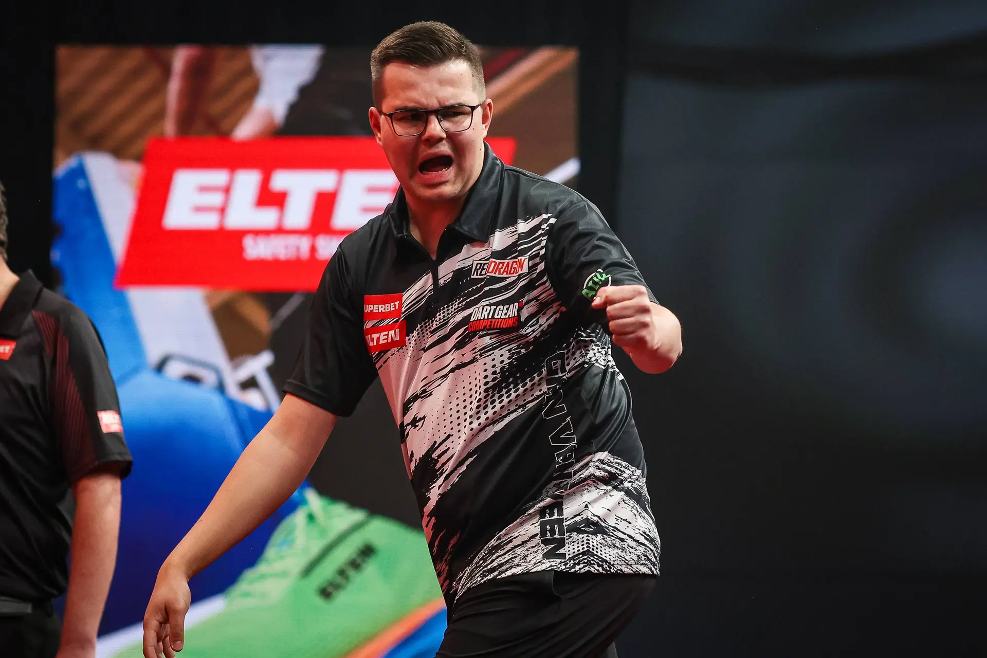 The Giant van Veen baalt na magische leg: “Had ik die dubbel 12 maar gemist”