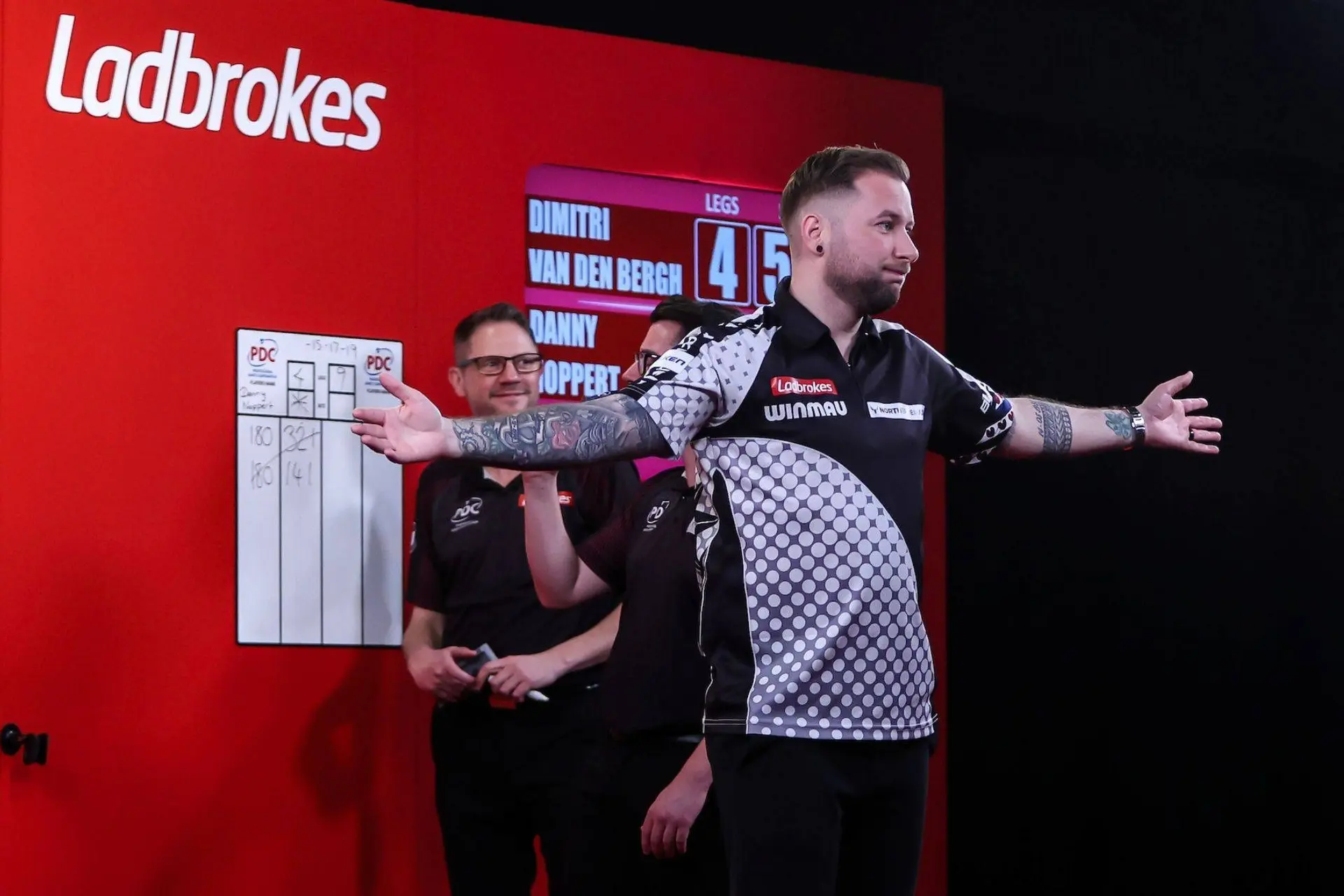 [🎥 VIDEO] Danny Noppert gooit eerste 9-darter op een major en sloopt Van den Bergh op UK Open