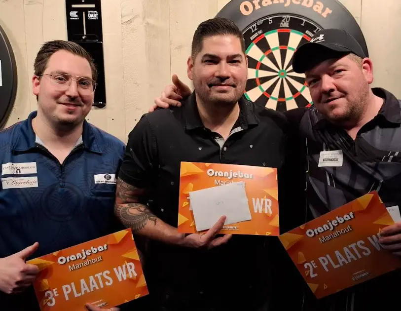 Jelle Klaasen volgt Jimmy van Schie op als winnaar van Oranjebar After Carnavals Dartstoernooi