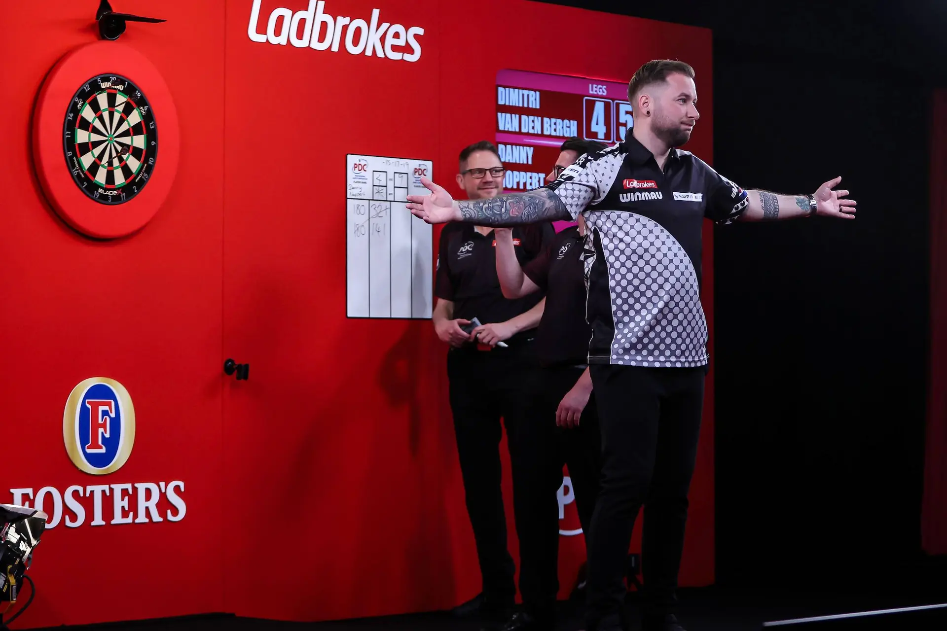 Noppert schittert met negendarter, Anderson en Humphries imponeren tijdens spectaculaire UK Open-avond