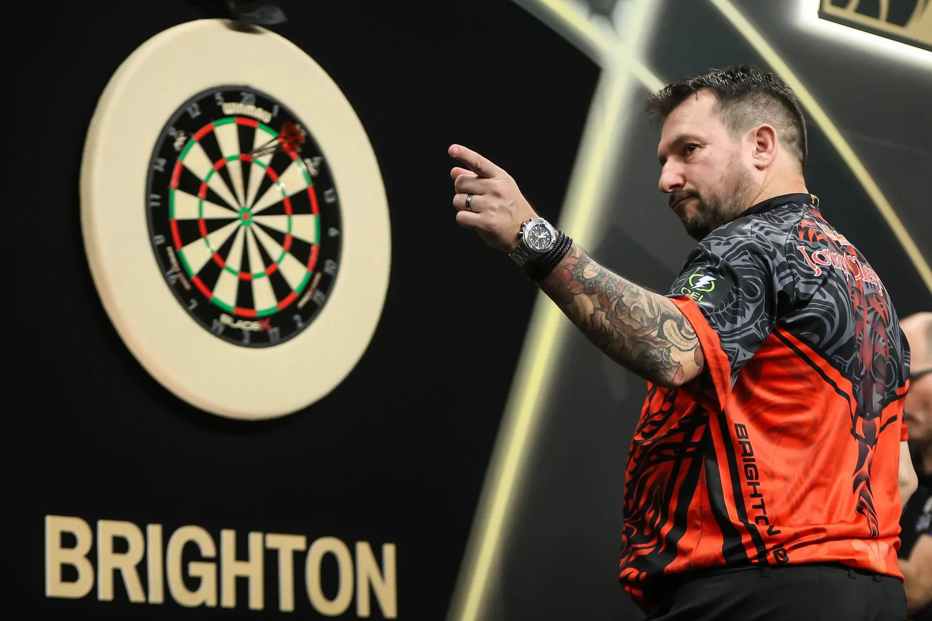 Jonny Clayton doorbreekt stilzwijgen over veelbesproken situatie rond Littler en Van Veen