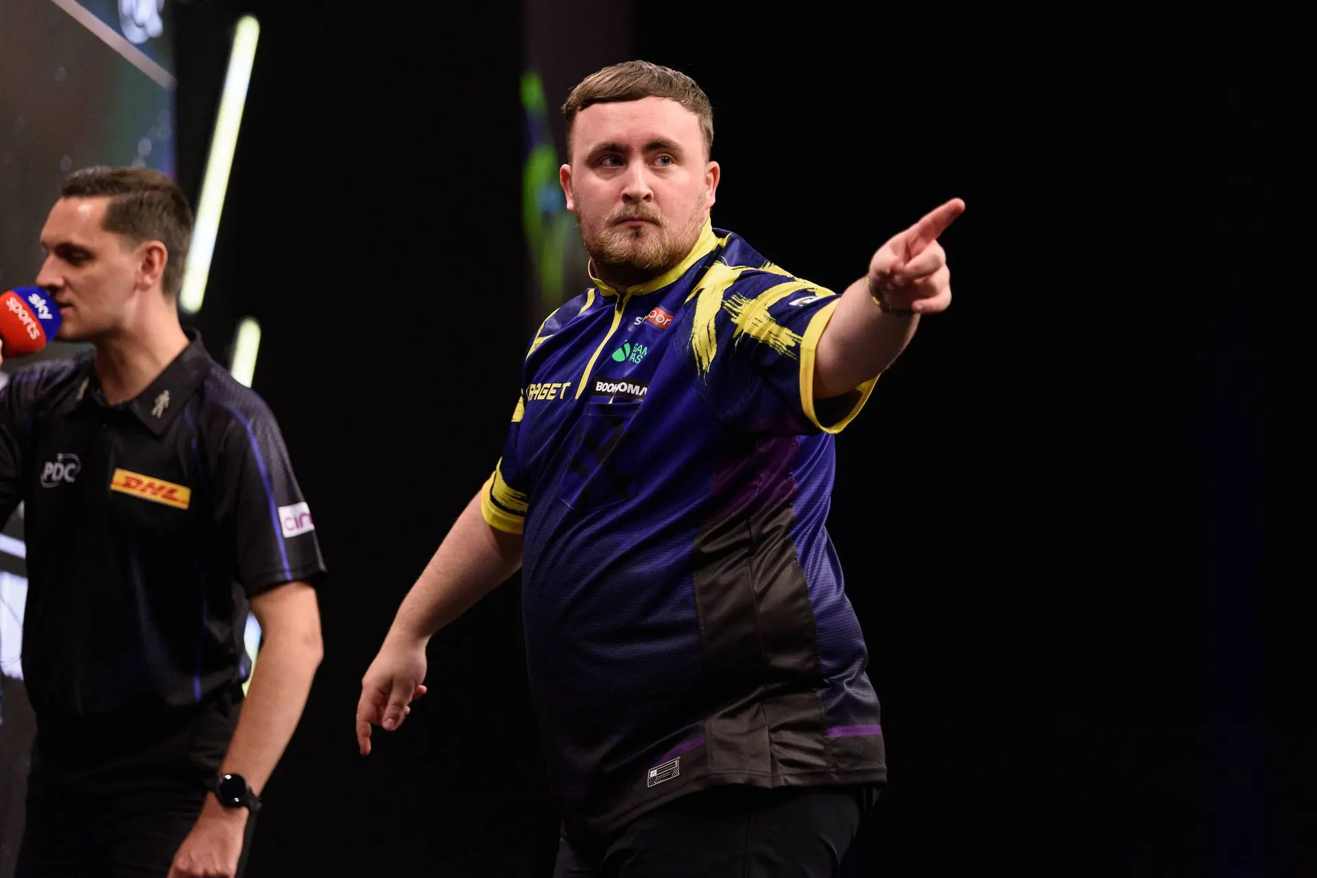 Littler pakt Premier League dagwinst in Liverpool, van Veen & van Gerwen strijdend ten onder in de halve finales