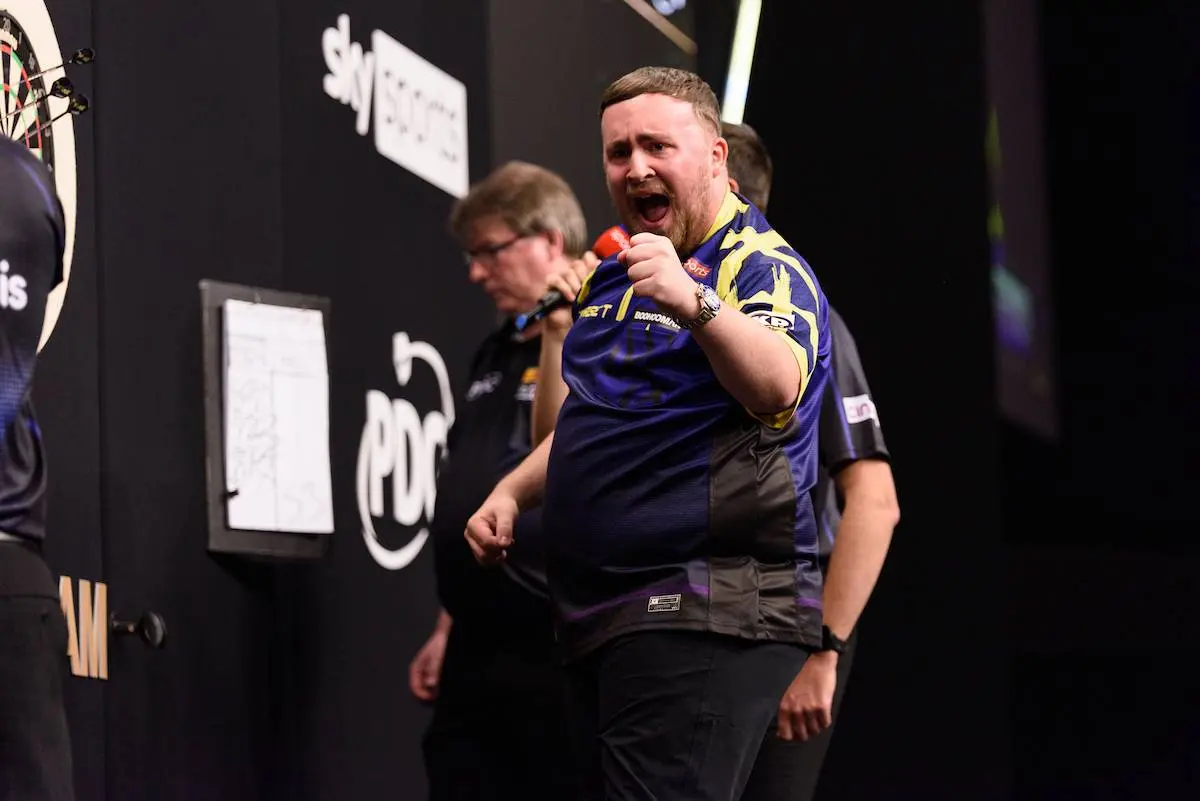 Luke Littler wint epische Premier League-finale van Humphries en pakt tweede titel