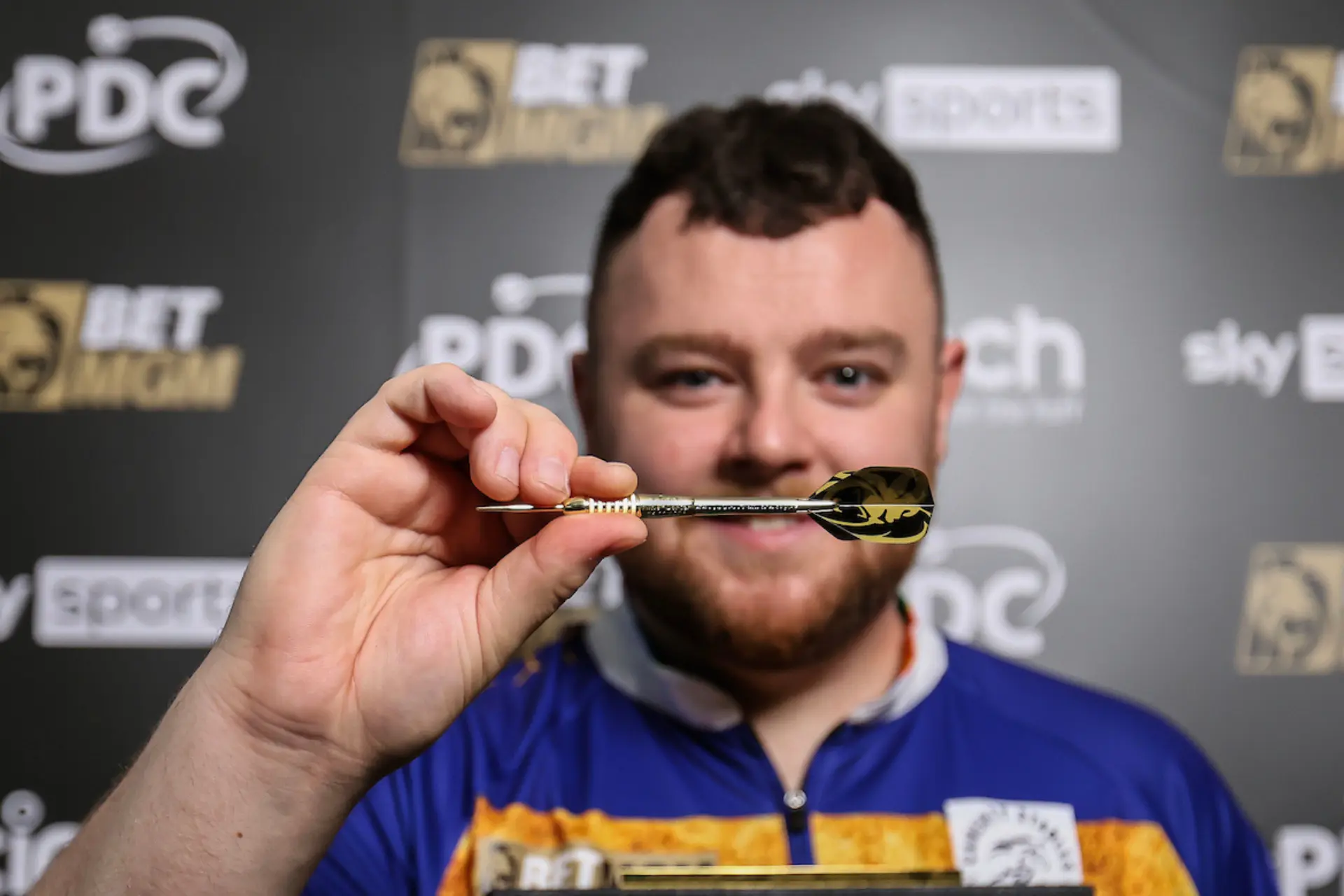 Josh Rock krijgt gouden darts na perfecte leg in Premier League