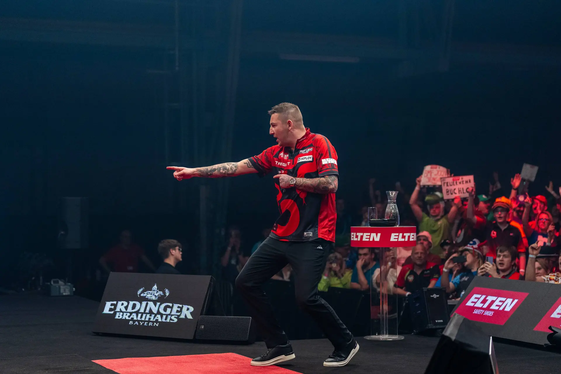 Nathan Aspinall slaat terug in München en hervindt plezier in darts: "Deze zege geeft me weer honger"