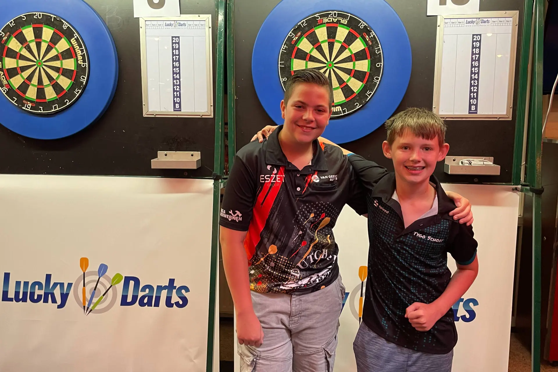 Tygo Schoot en Bentley Exmann winnen Luckydarts jeugd koppeltoernooi in Sportcafé de Bindelwijk