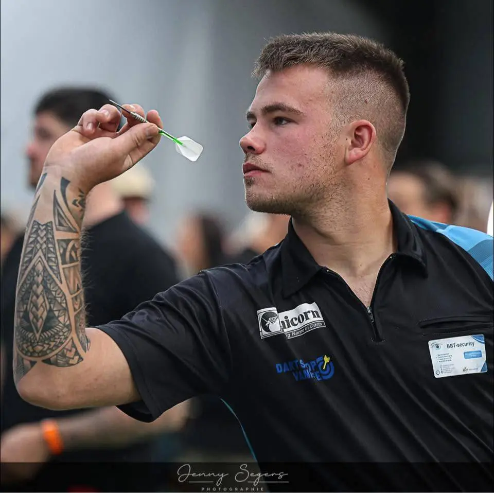Archie Self wint Challenge Tour 18 na thriller, Dewaele schittert met 10-darter en kwartfinale