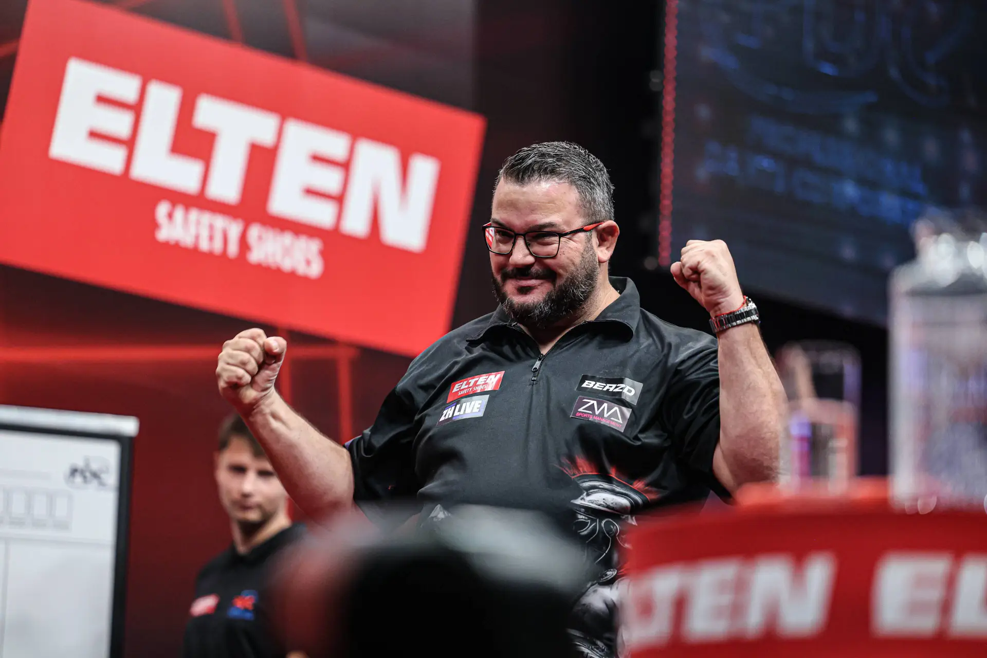 VIDEO: Cristo Reyes gooit opnieuw negendarter in Den Bosch en treft 'Nederlander' in openingsronde