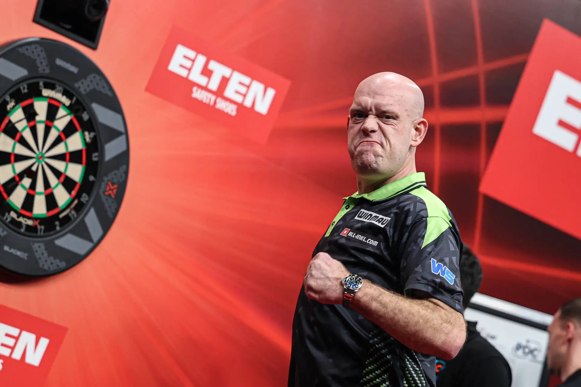 ET15 Afternoon Michael Van Gerwen V William O'Connor-13
