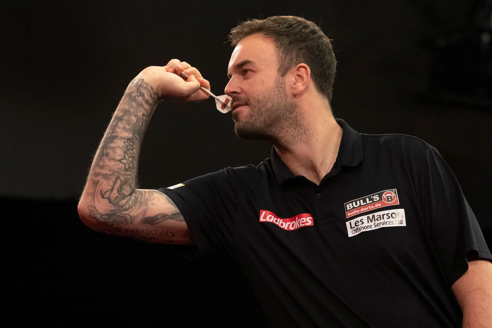 Smith sets up clash with De Sousa after straight sets win over dangerous debutant Evans