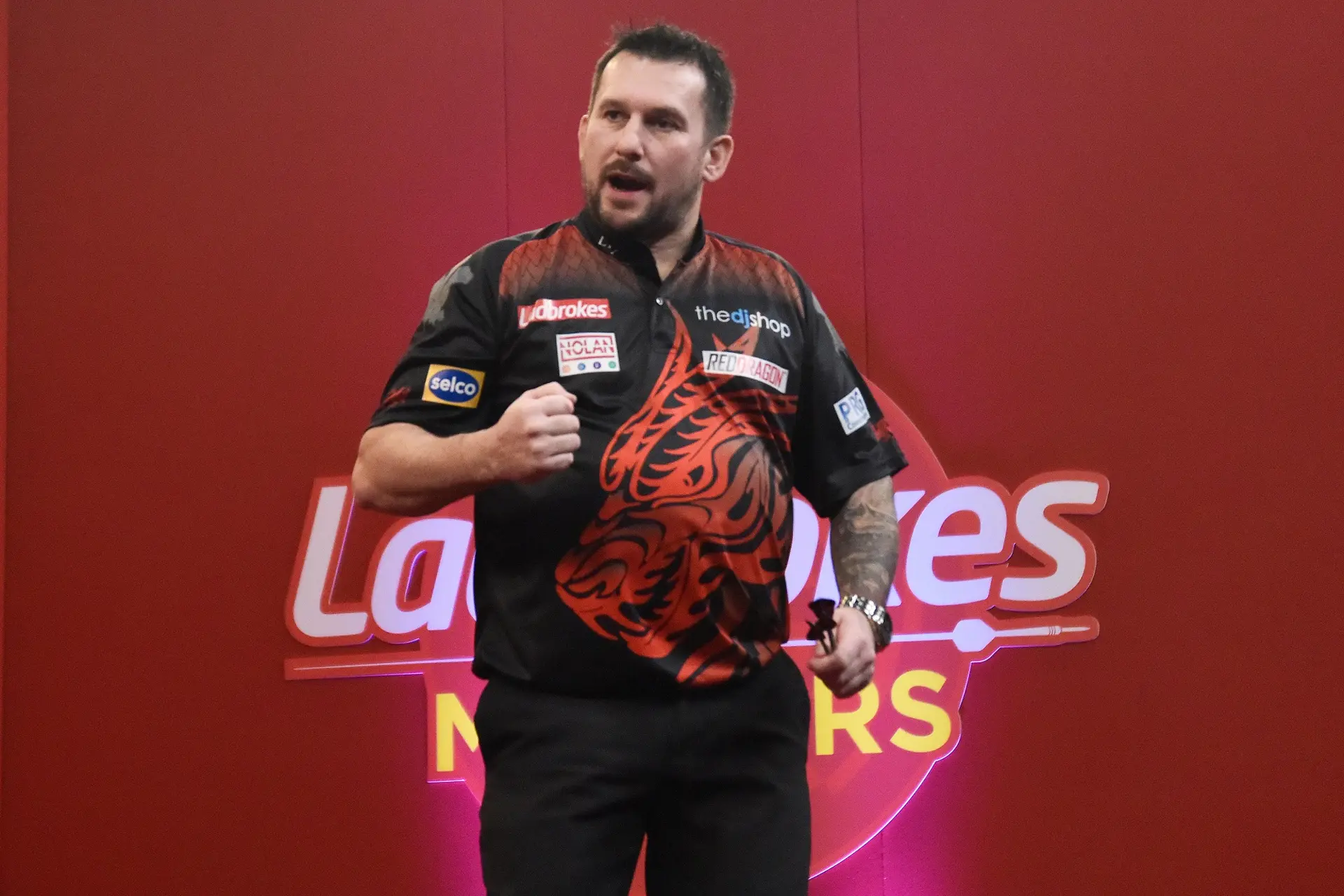 Clayton produces mesmeric display of finishing to defeat Wade in deciding leg thriller