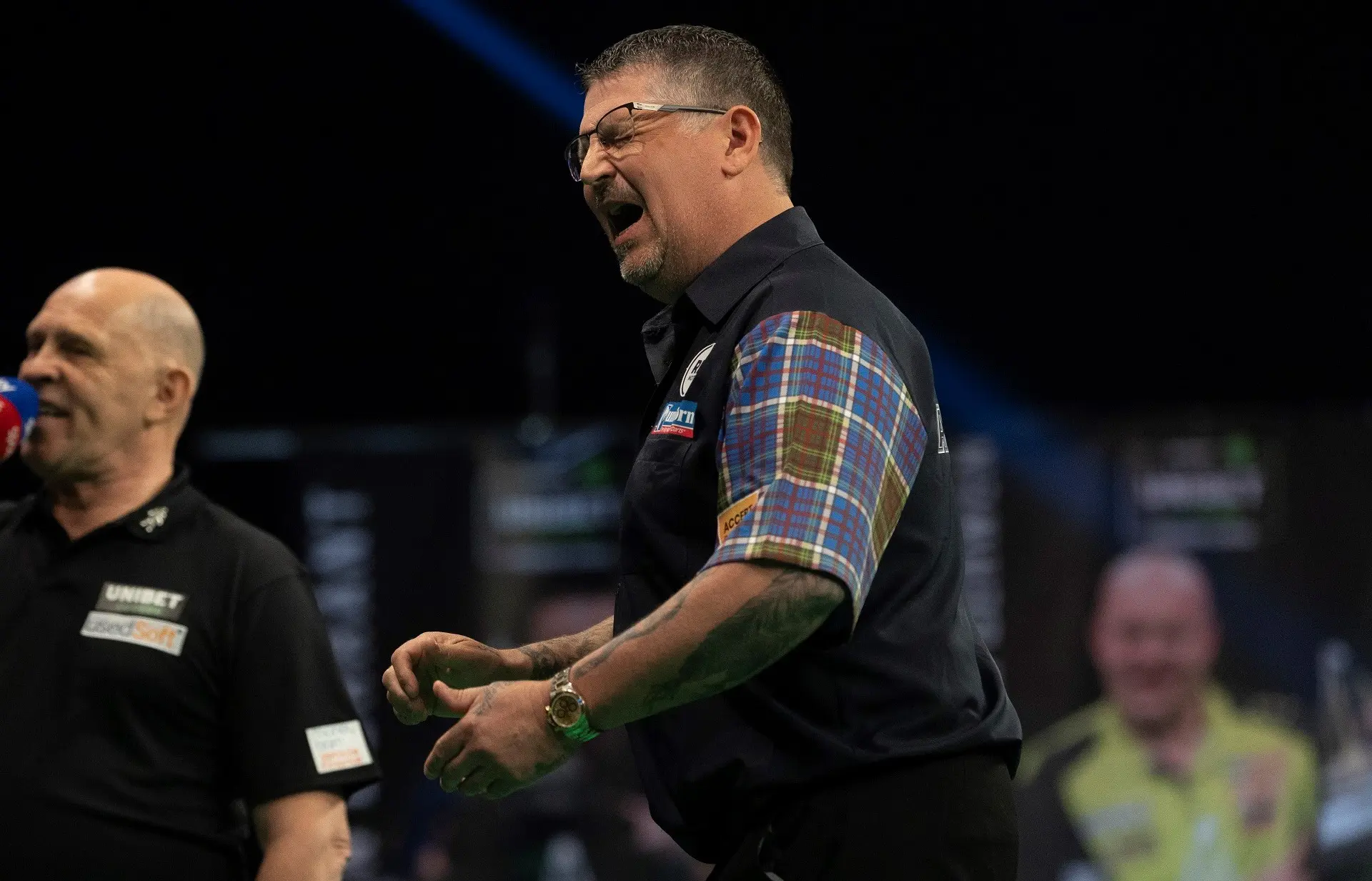 Anderson sneaks past De Sousa to claim victory in Premier League Darts Night Two opener
