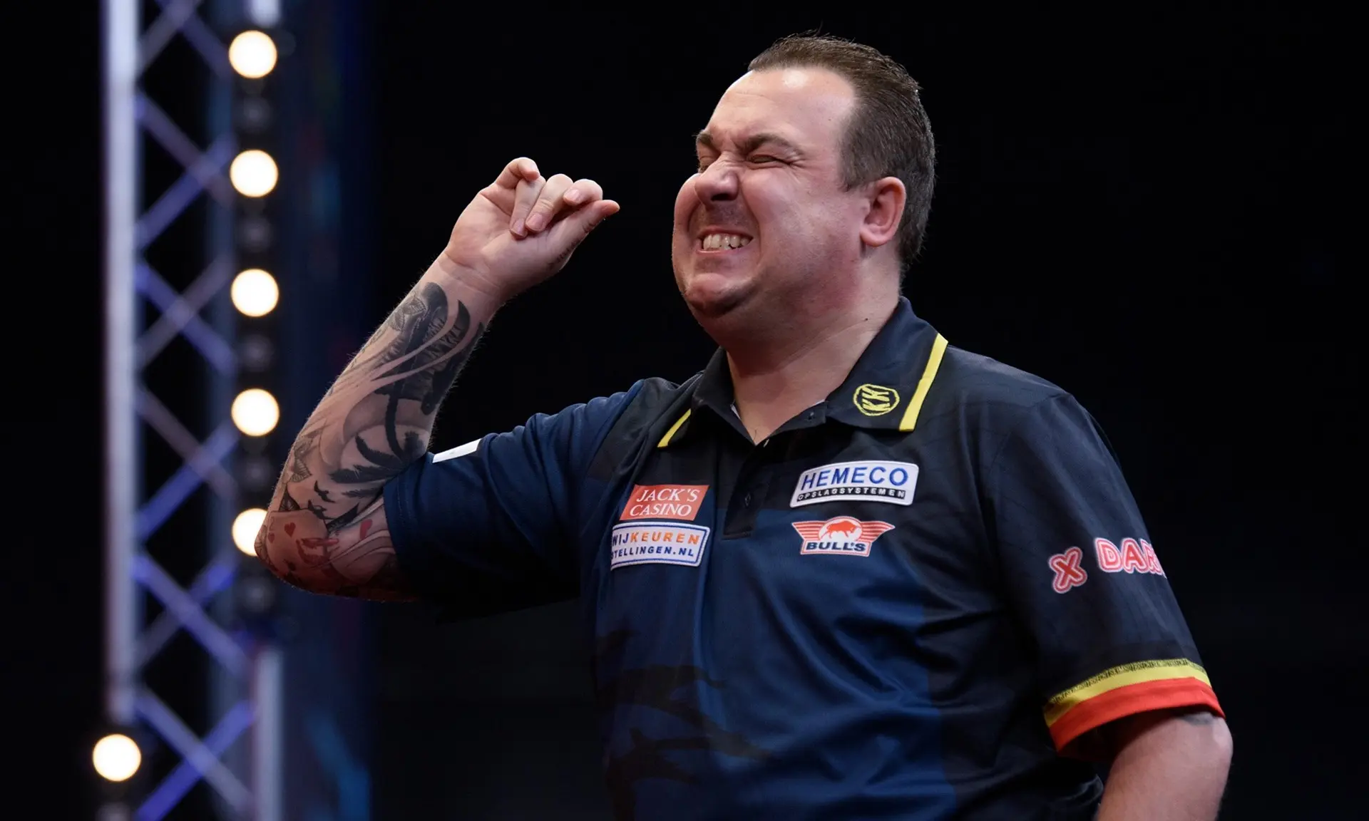 Huybrechts scolded by wife of Peter Wright after he tries to surprise young fan with video message from idol