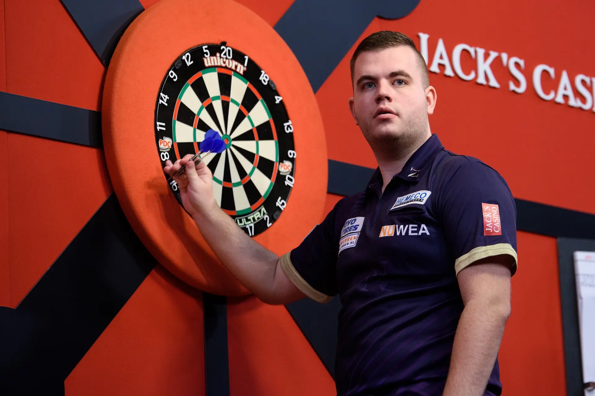Zonneveld stuns Snakebite as Wright dumped out, Gilding silences home crowd with superb decider win over Van den Bergh