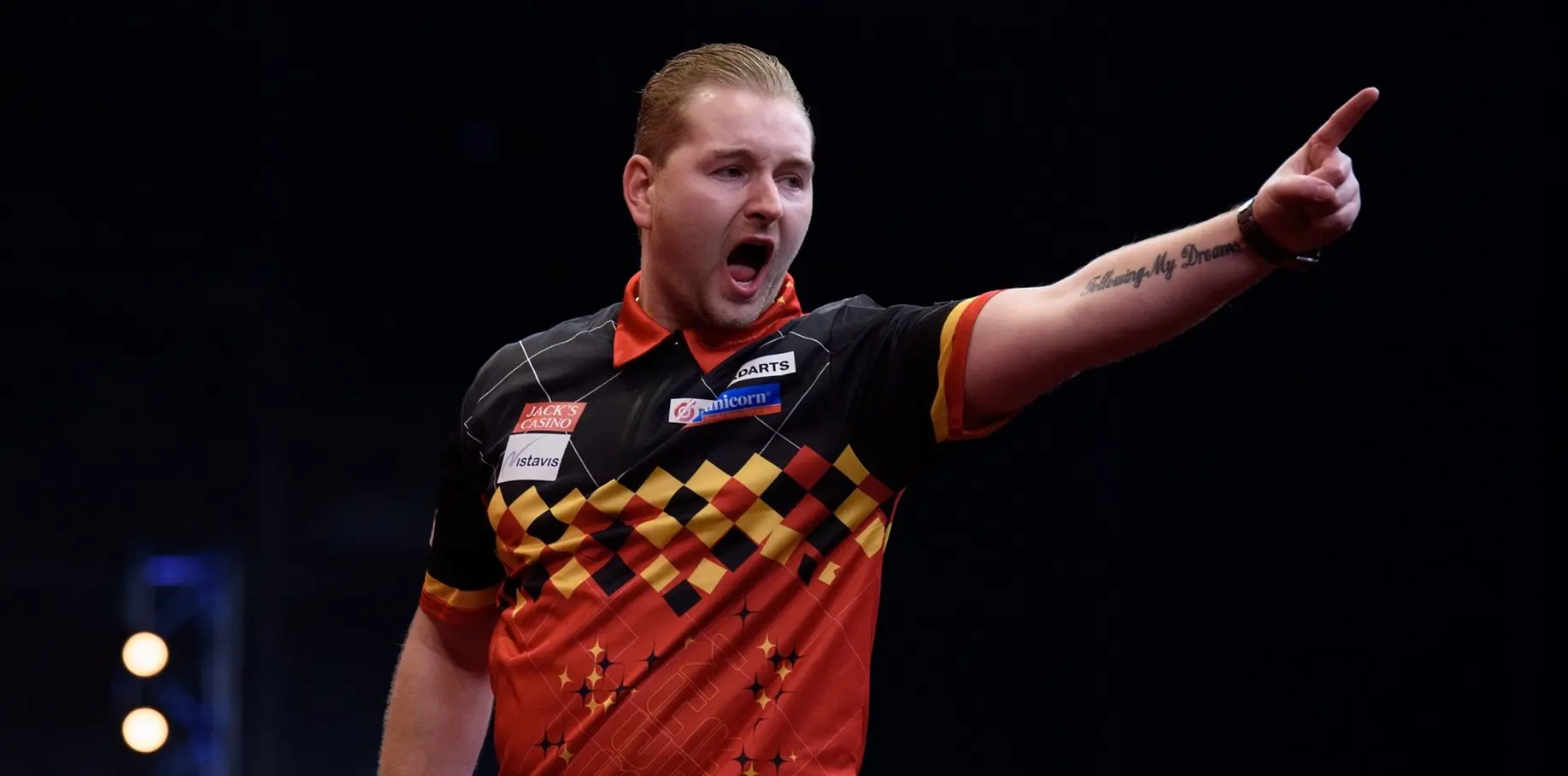 Van den Bergh reveals issues with panic attacks: "At one point I even thought I had heart problems"
