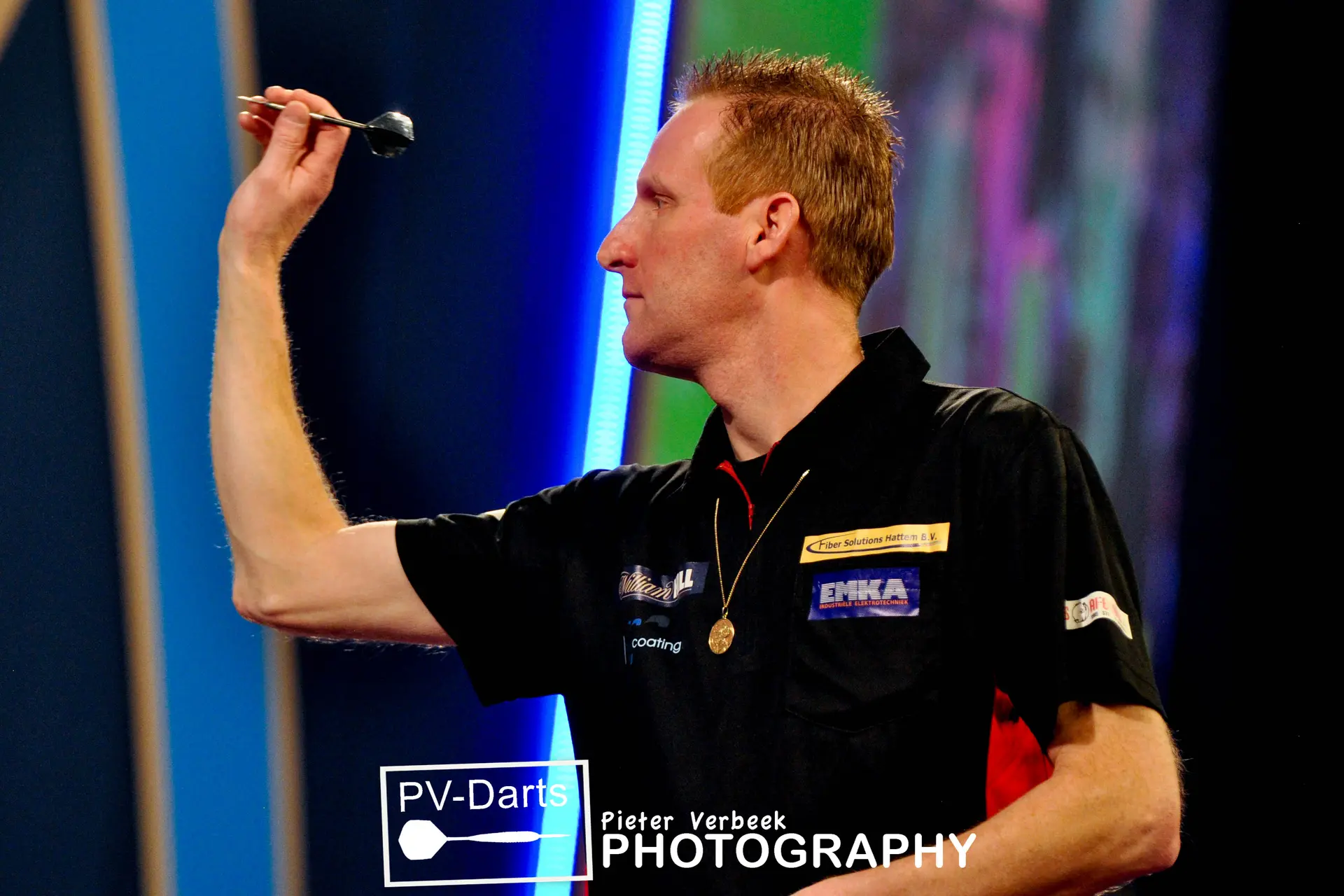 Landman dumps out Mitchell with ease on PDC World Darts Championship debut