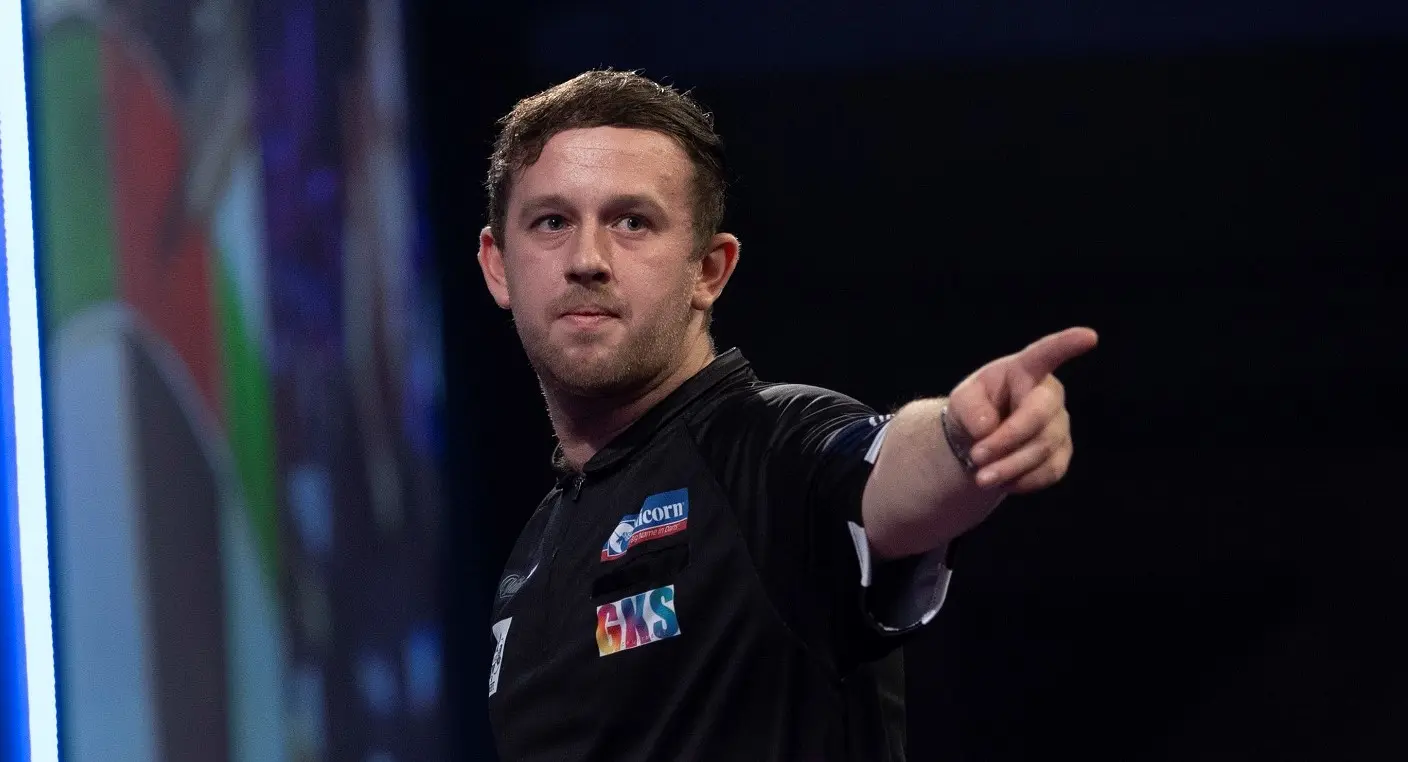 Rydz hits 102 average in stunning straight sets triumph over Dolan