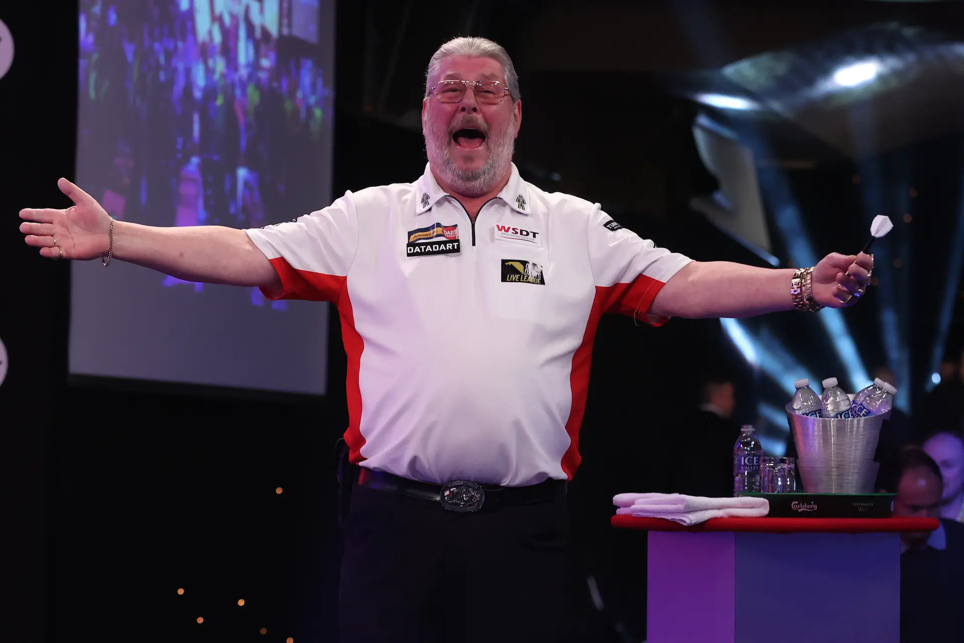 VIDEO: Martin Adams rolls back the years with stunning 111.33 average during Super Series tie against Colin Osborne