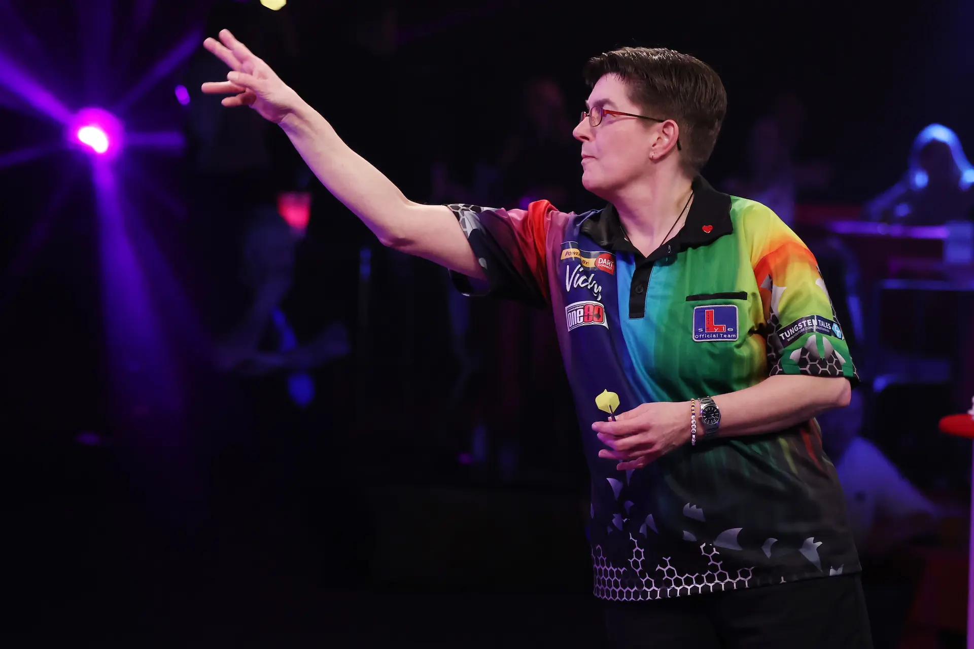 Vicky Pruim throwing the dart