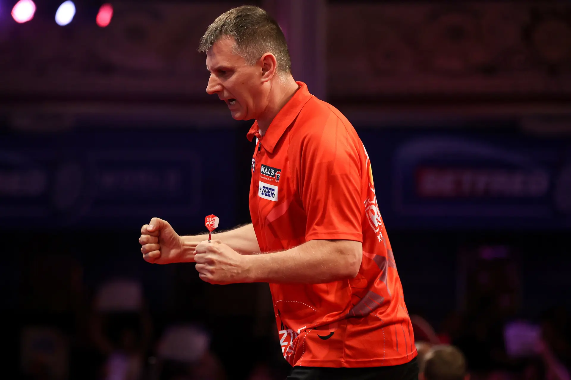 Ratajski and Bunting seal straight sets victories to begin World Grand Prix