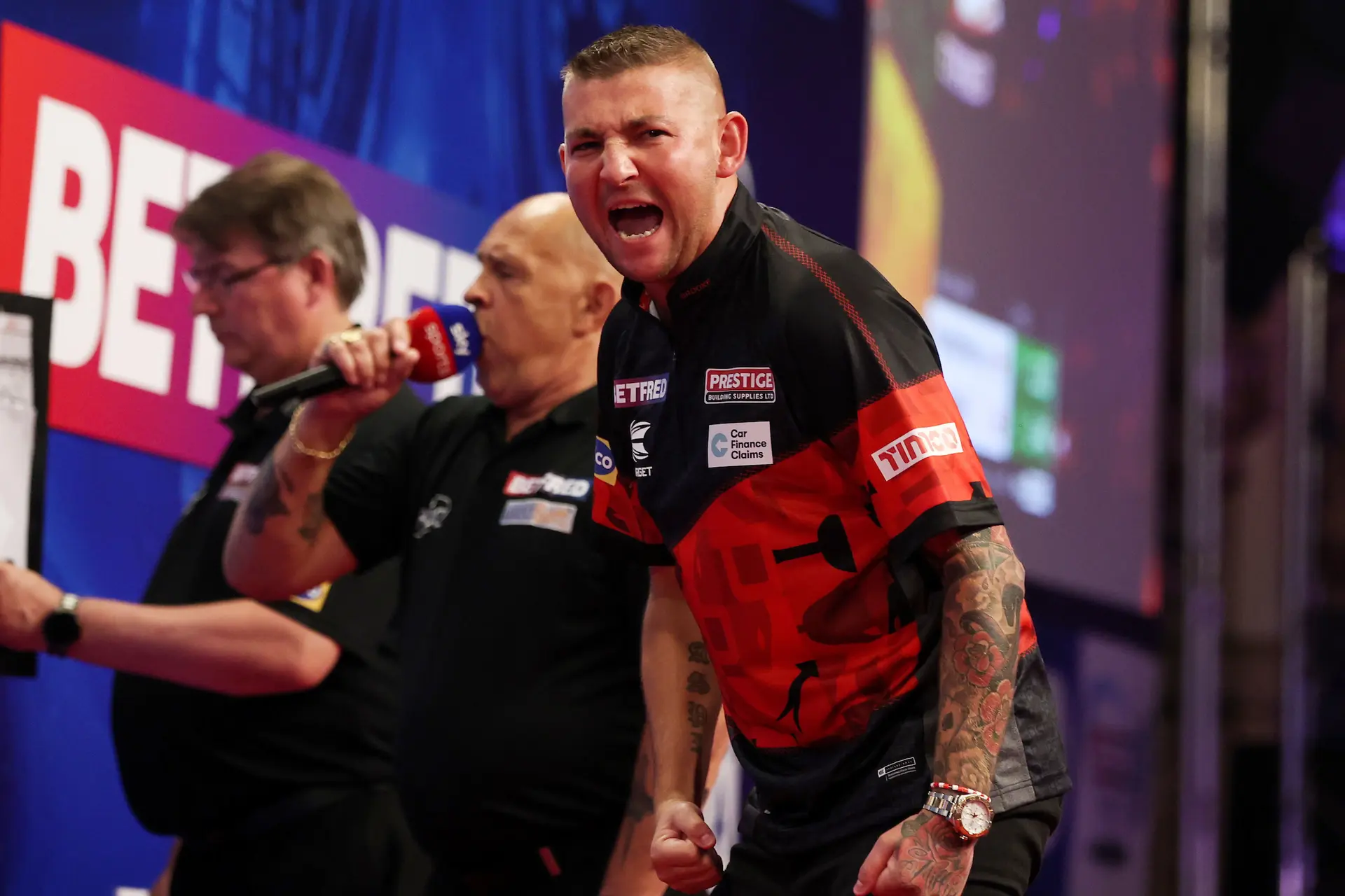 Aspinall hammers in-form Humphries in statement display at World Matchplay