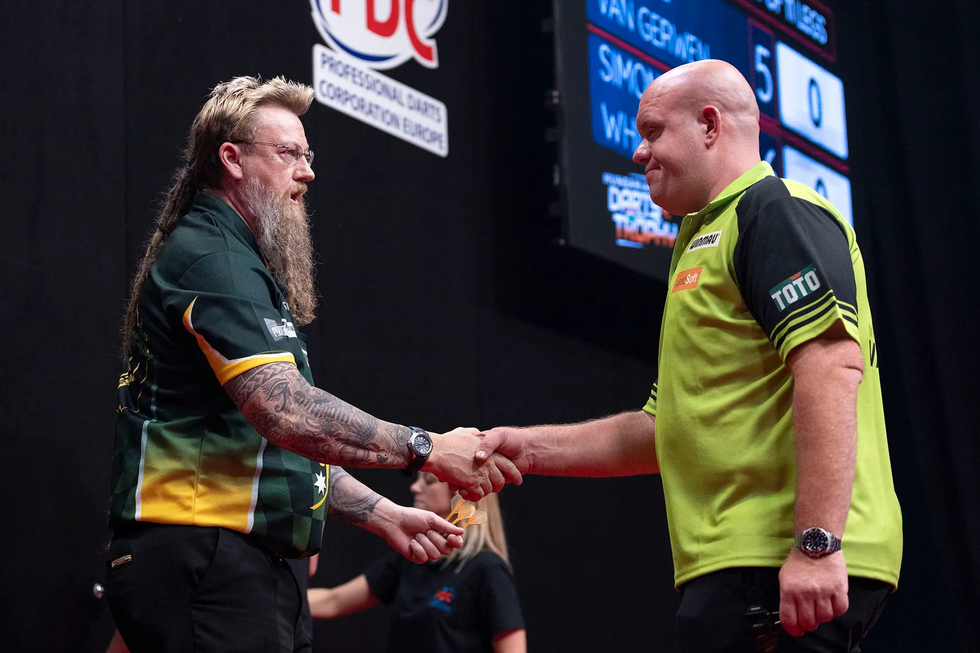 "Michael van Gerwen is really getting his game back together" - Simon Whitlock sees 'Mighty Mike' challenging for big titles in 2025