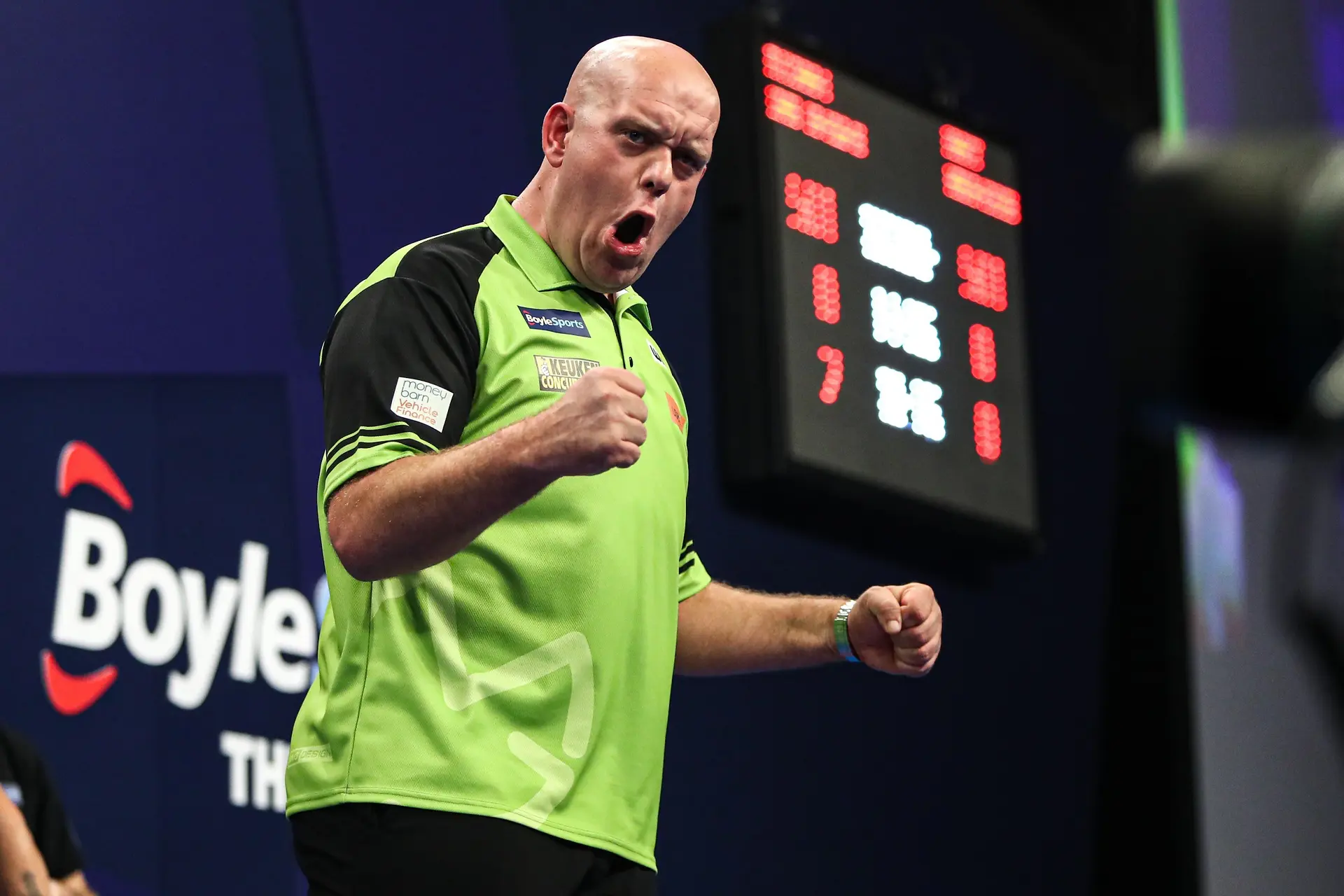 Van Gerwen dodges Bunting scare to set up Quarter-Final showdown with Dobey at World Grand Prix