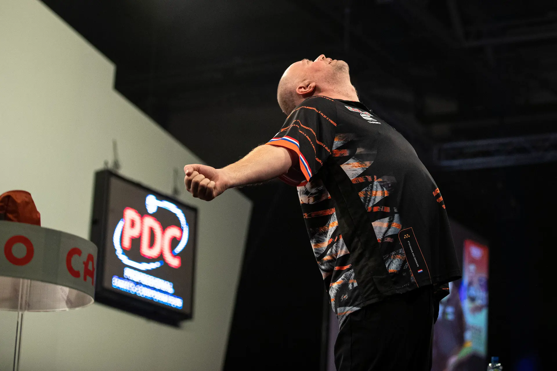 Van Barneveld rolls back the years with superb win over defending champion Price, qualifies for Last 16 at Grand Slam of Darts
